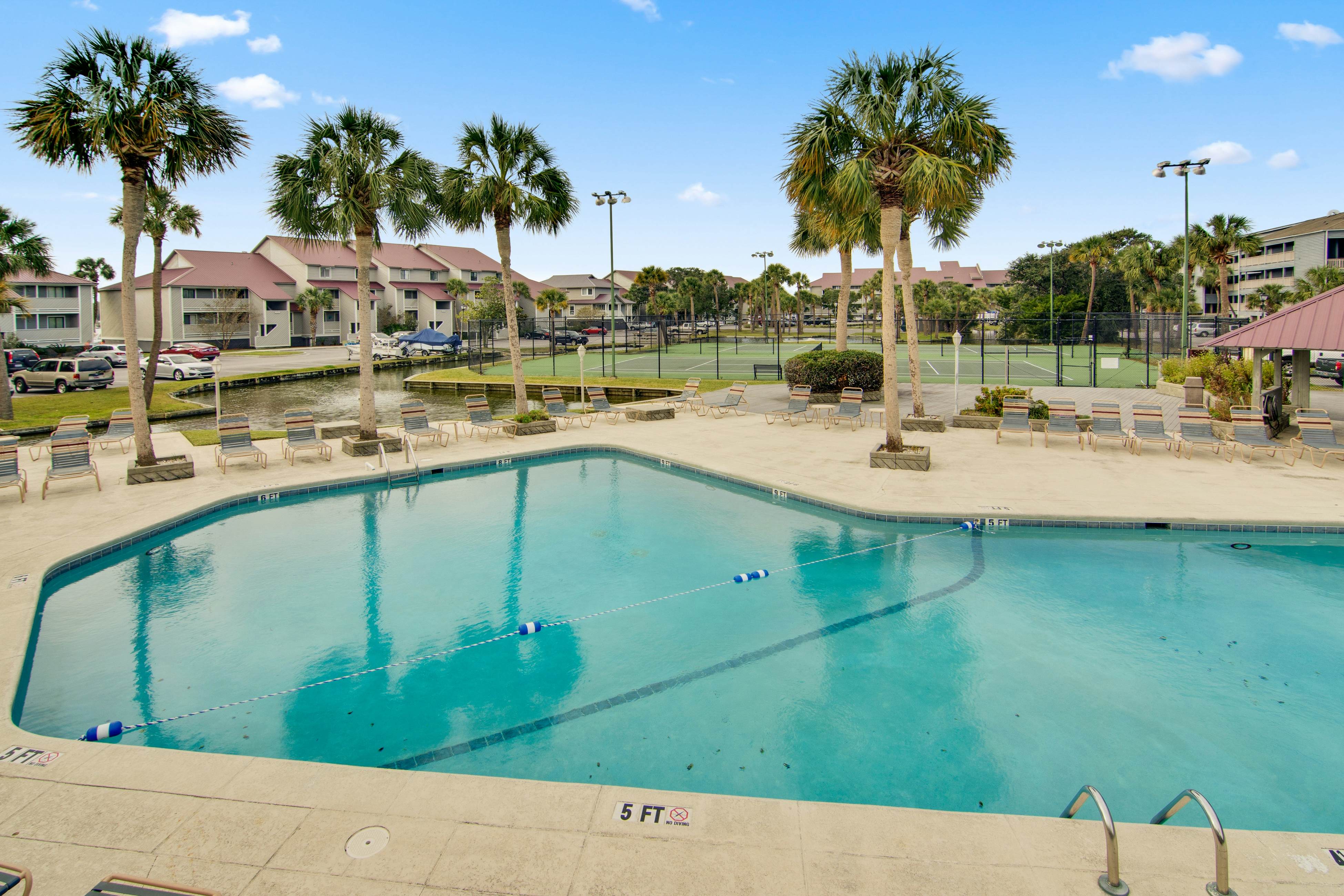 Riverfront condo with pool, 2 tennis courts, & screened porch - near beach