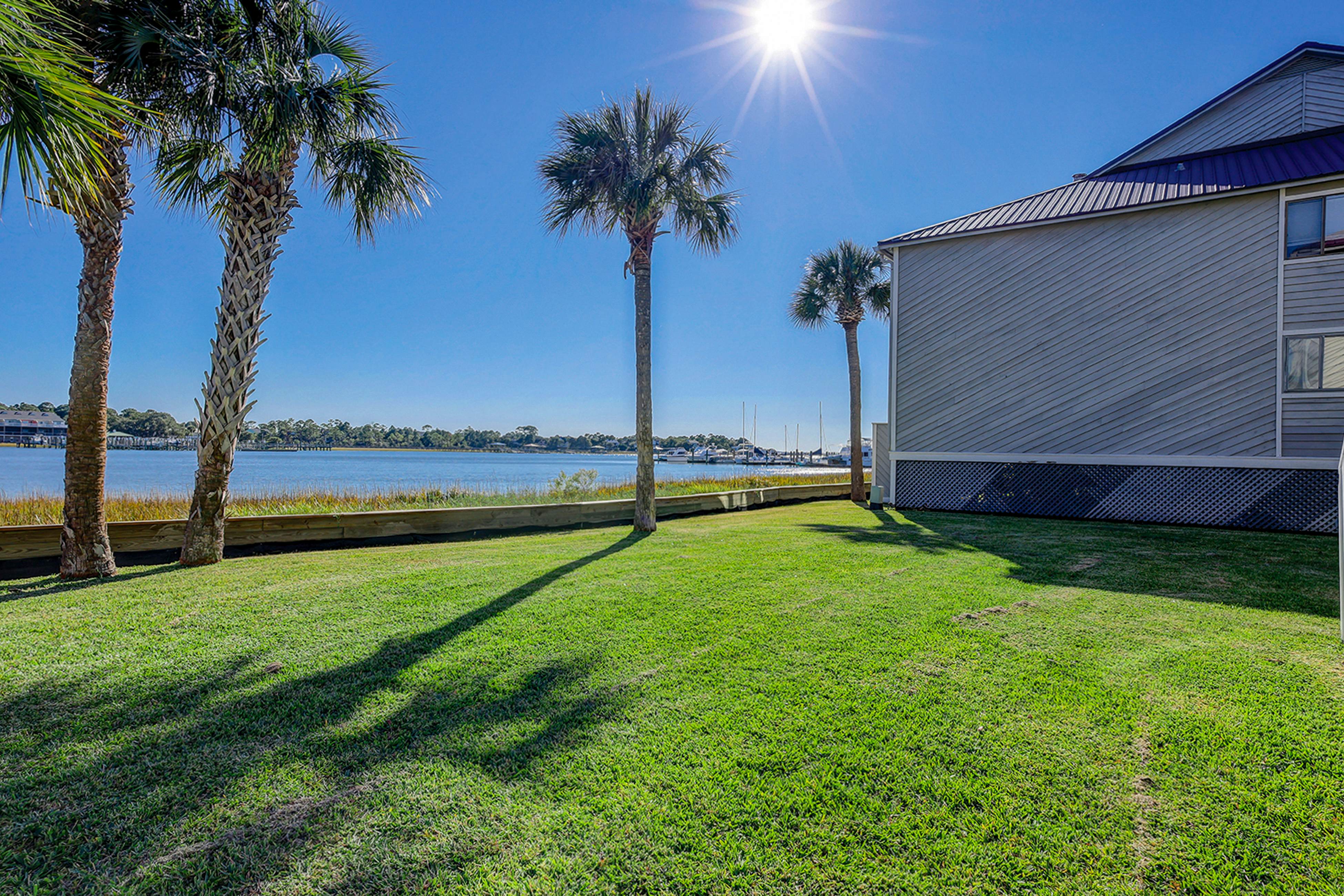 Riverfront condo with pool, 2 tennis courts, & screened porch - near beach