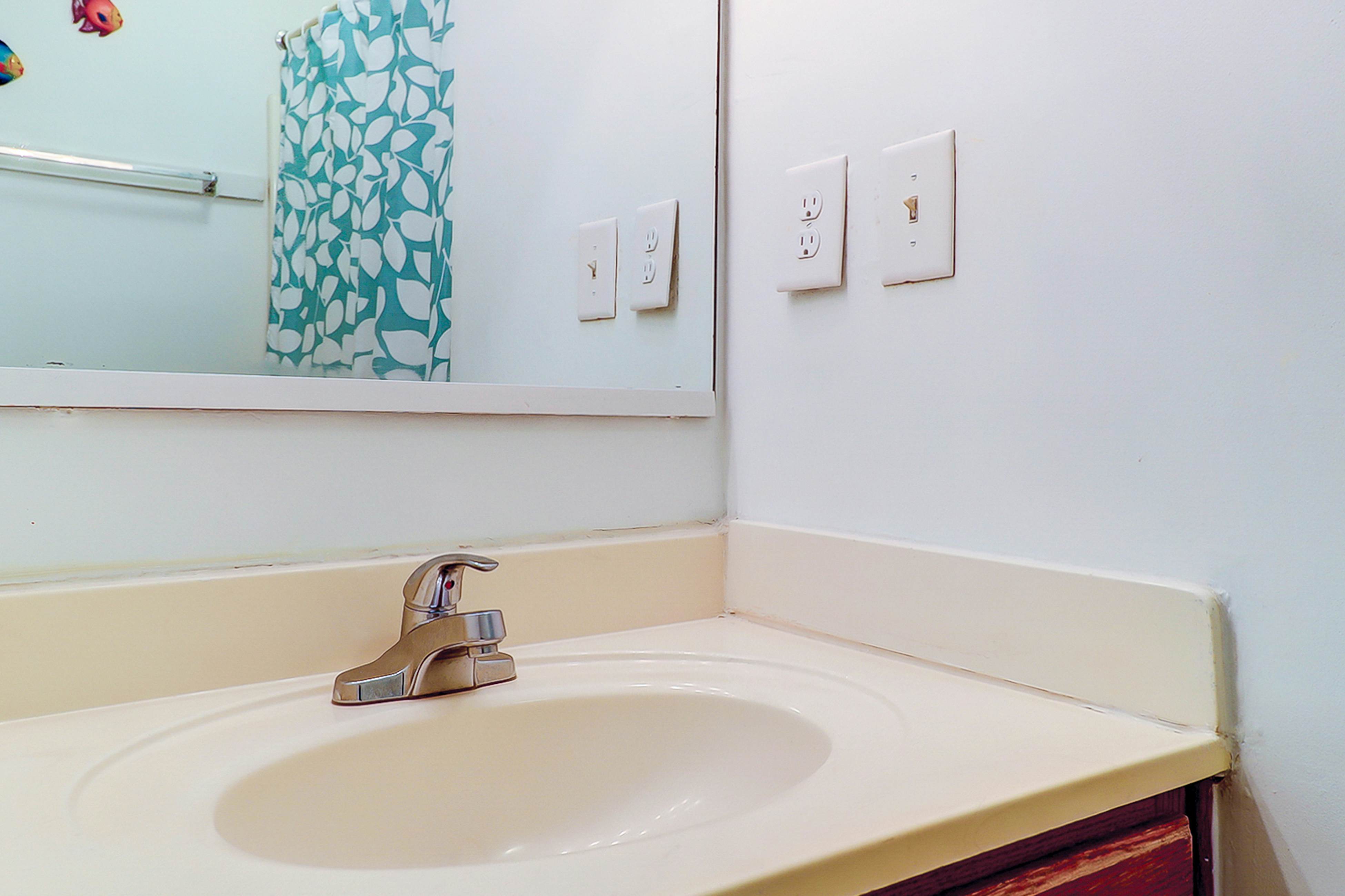 Lovely waterfront condo with balcony, central AC, & washer/dryer