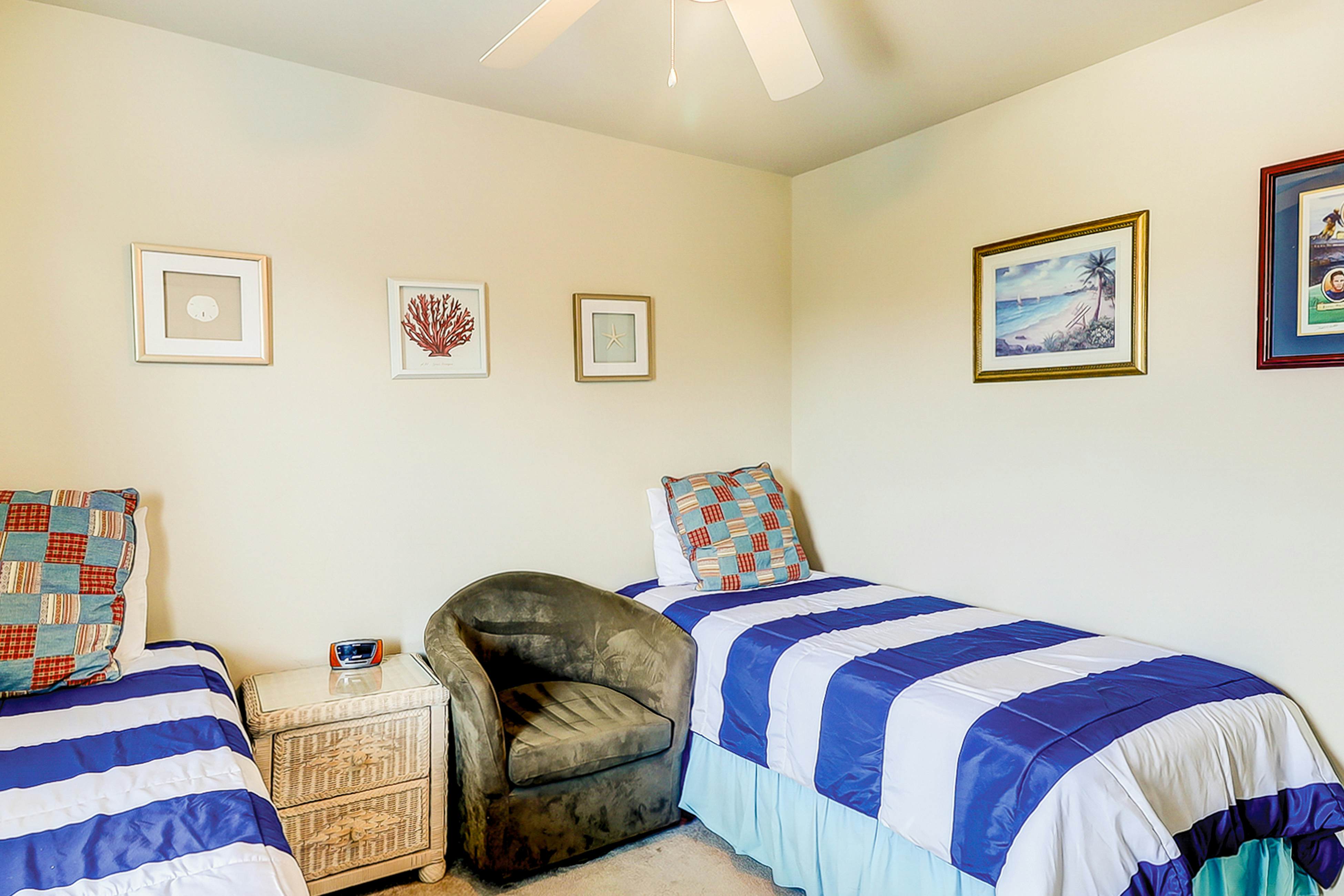 Lovely waterfront condo with balcony, central AC, & washer/dryer