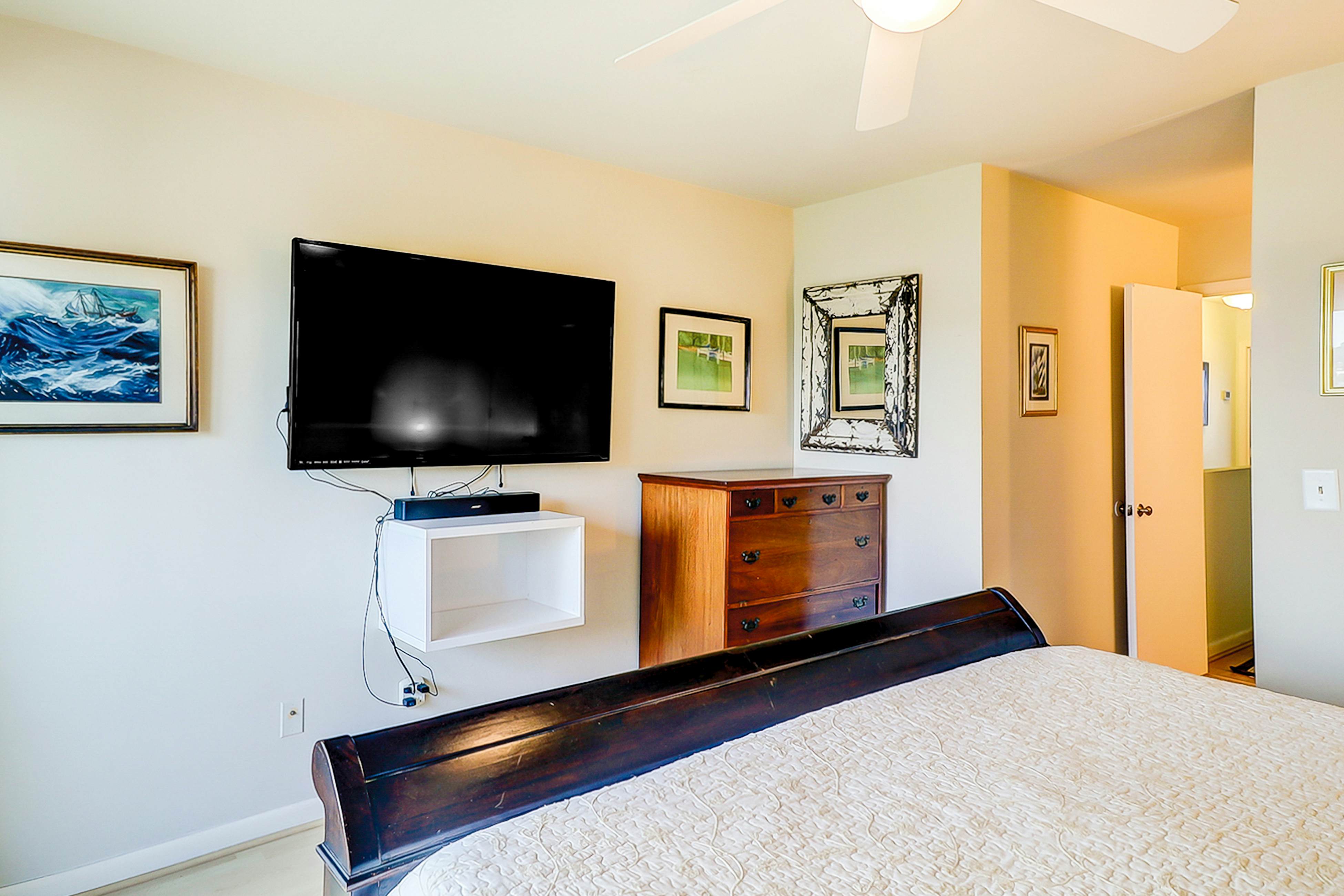 Lovely waterfront condo with balcony, central AC, & washer/dryer