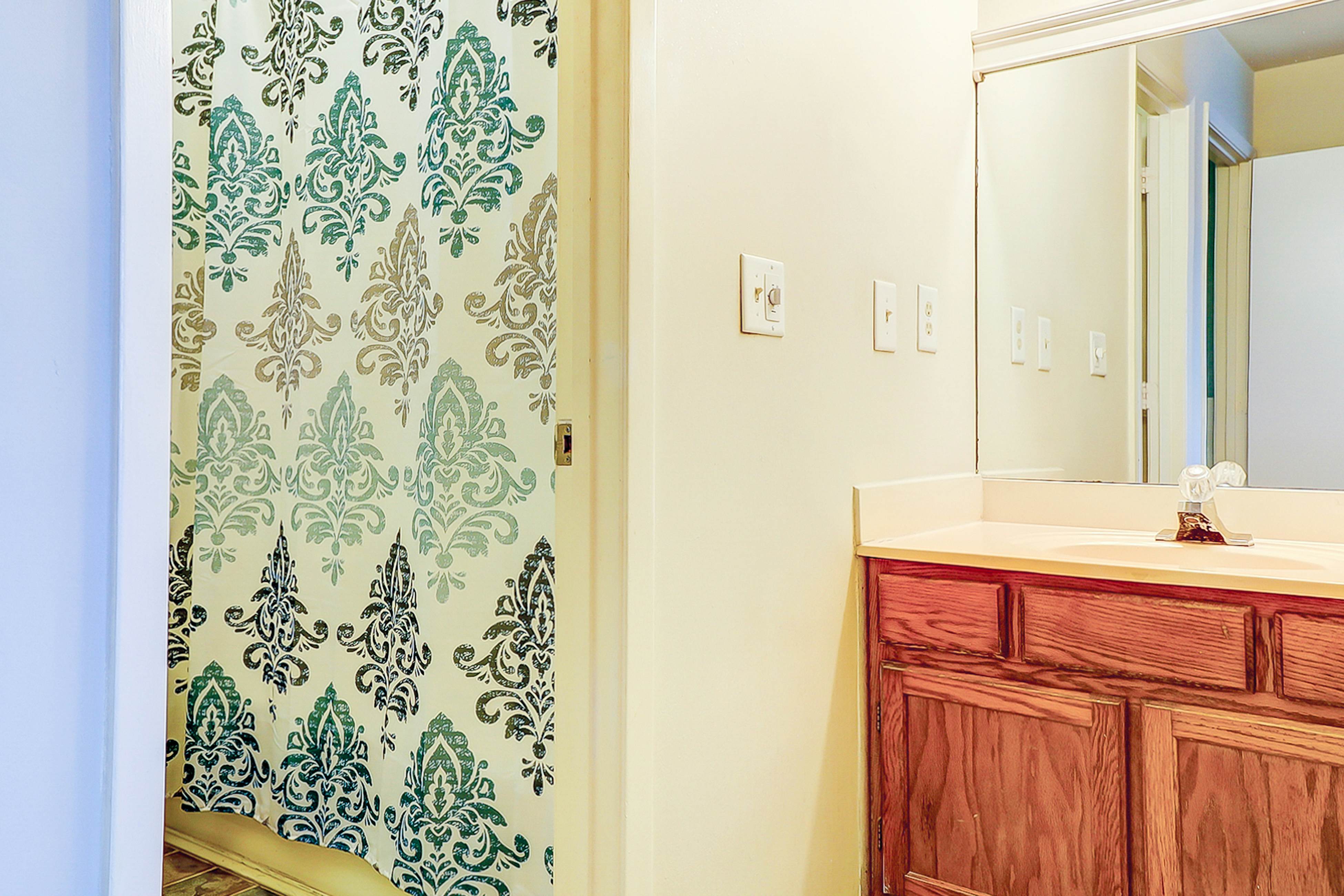 Lovely waterfront condo with balcony, central AC, & washer/dryer