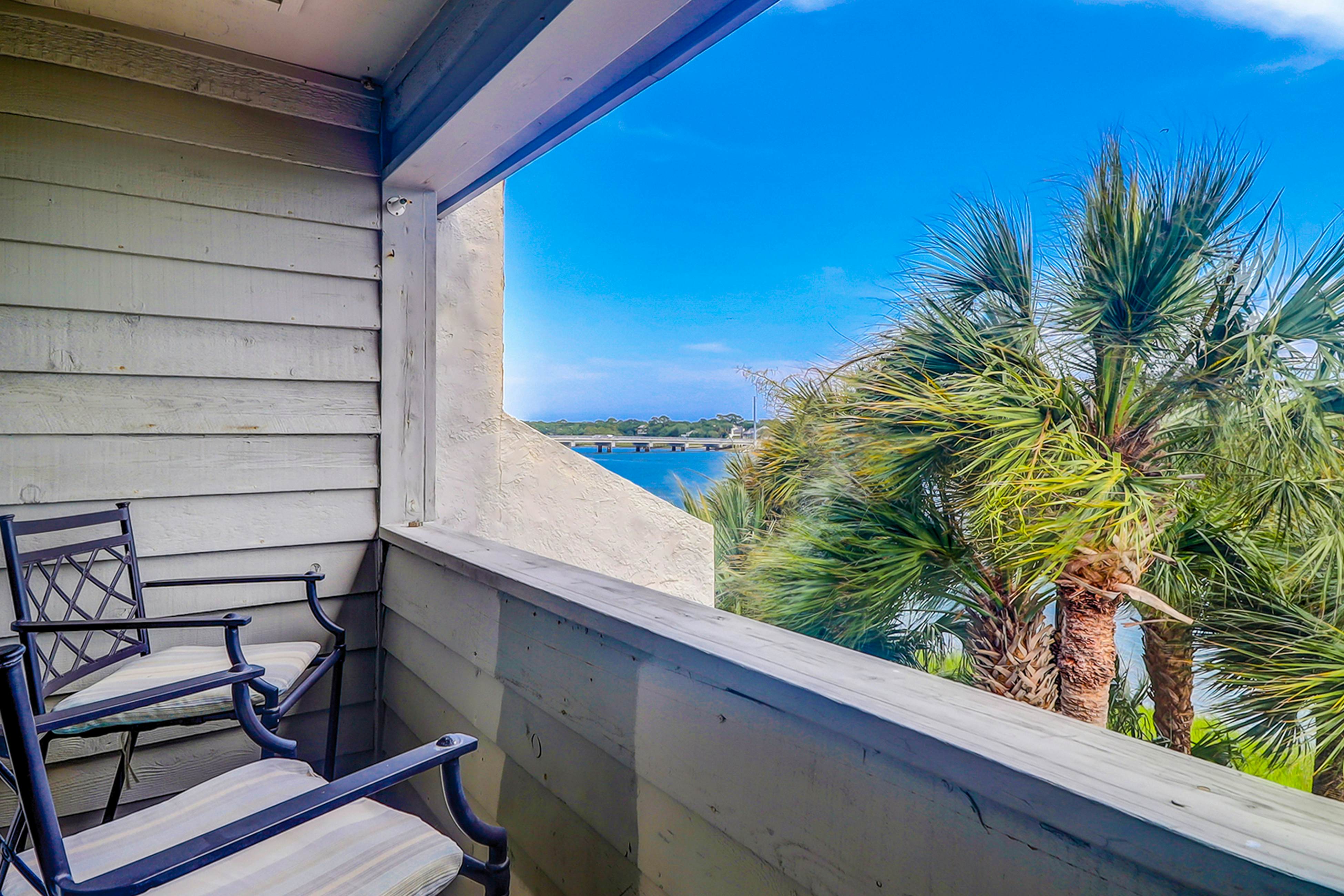 Lovely waterfront condo with balcony, central AC, & washer/dryer