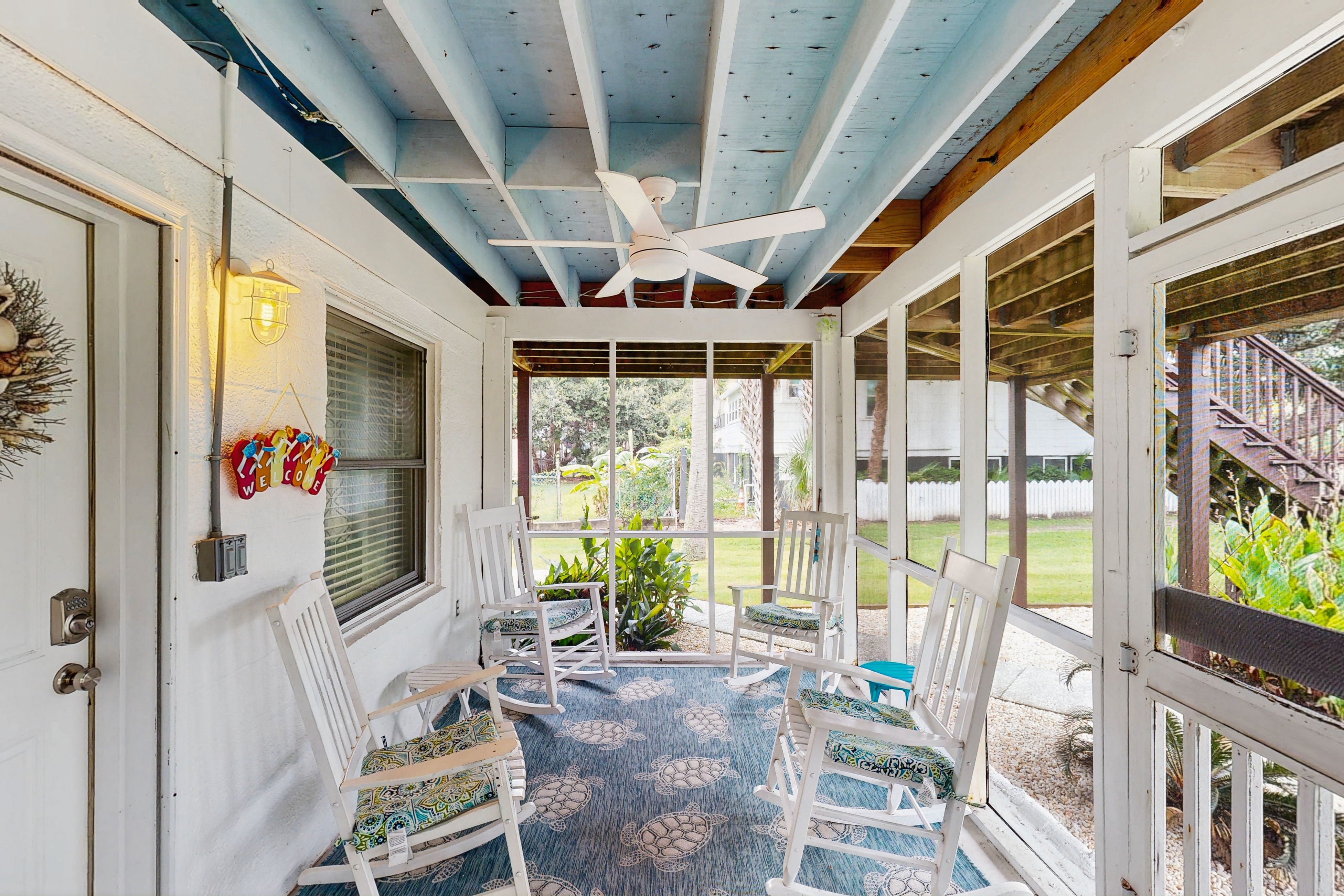 Ground-floor duplex steps to beach with screened porch & WiFi