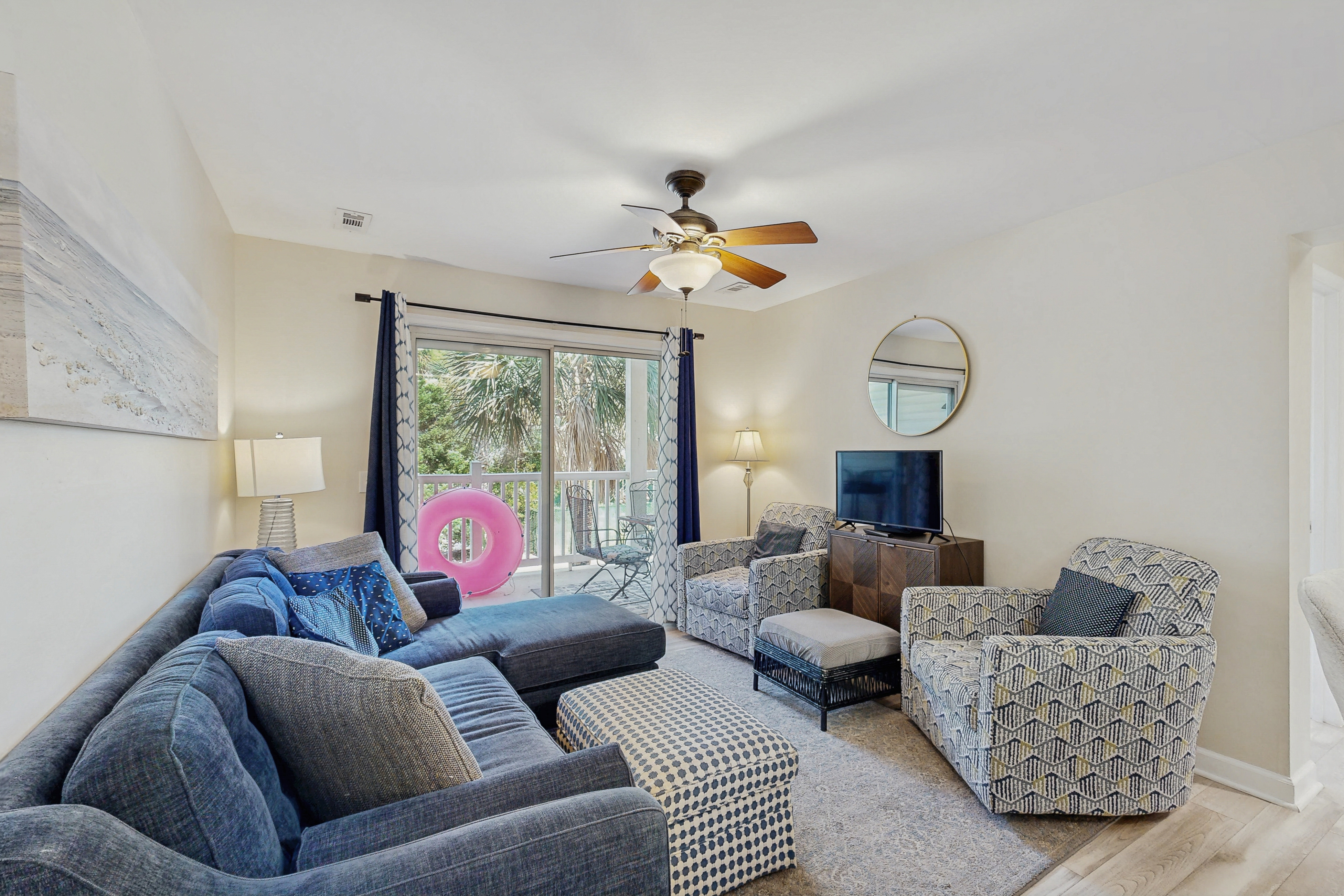 Lovely condo with marsh view, shaded balcony, central AC - 1 mile to Folly Beach