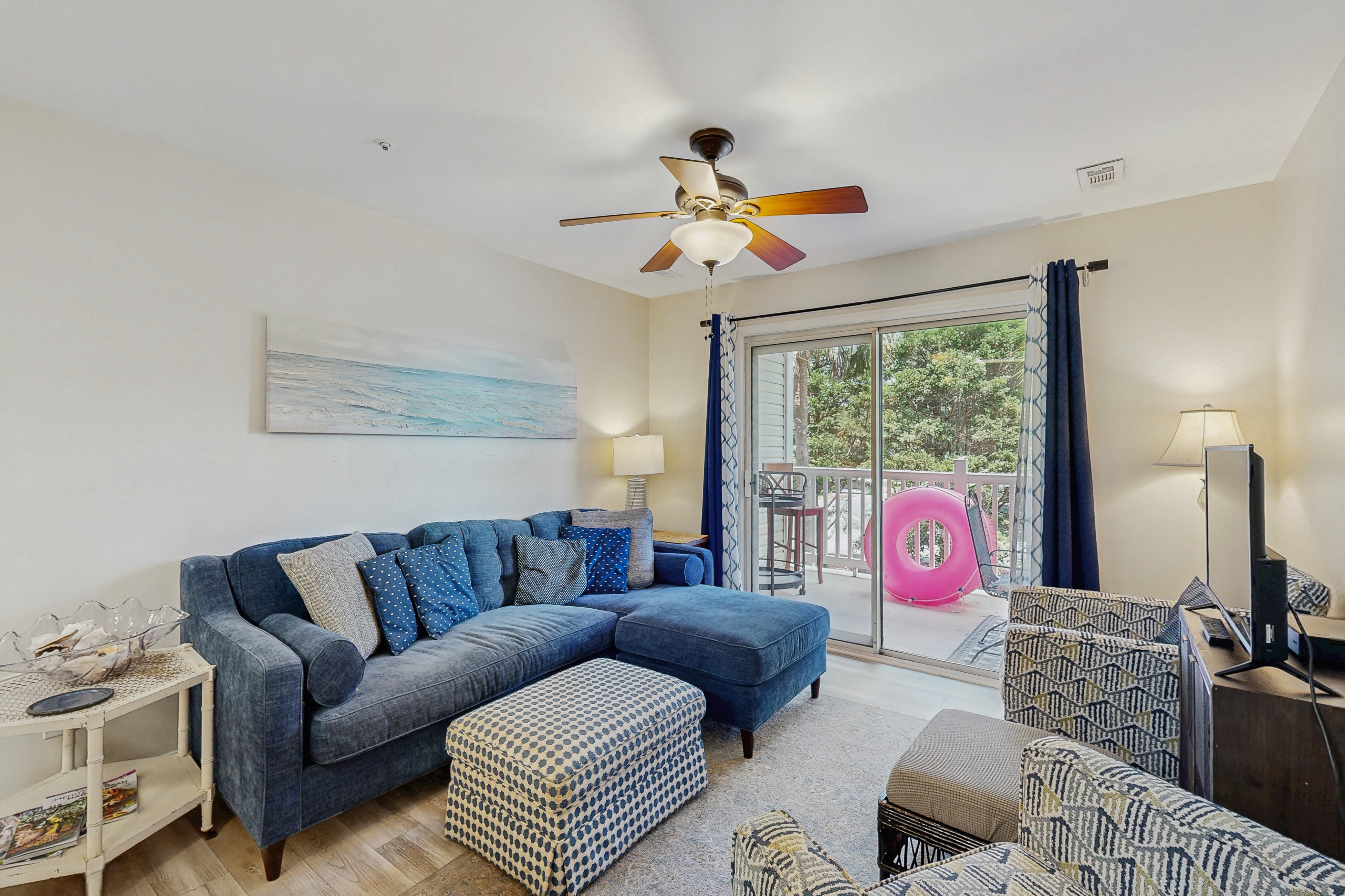 Lovely condo with marsh view, shaded balcony, central AC - 1 mile to Folly Beach