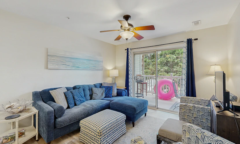 Lovely condo with marsh view, shaded balcony, central AC - 1 mile to Folly Beach