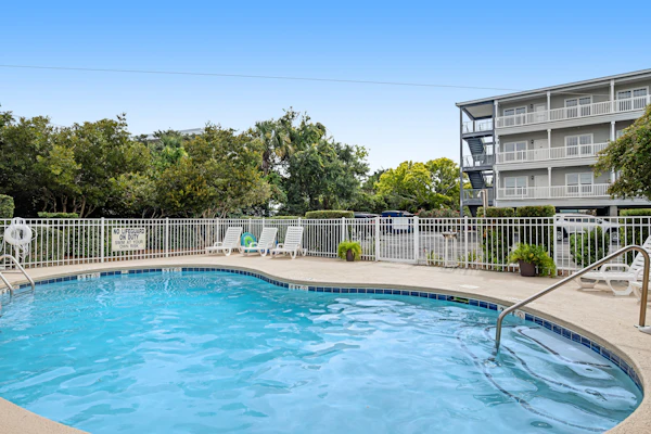 Fantastic condo with water-view, pool, balcony, central AC, & washer/dryer