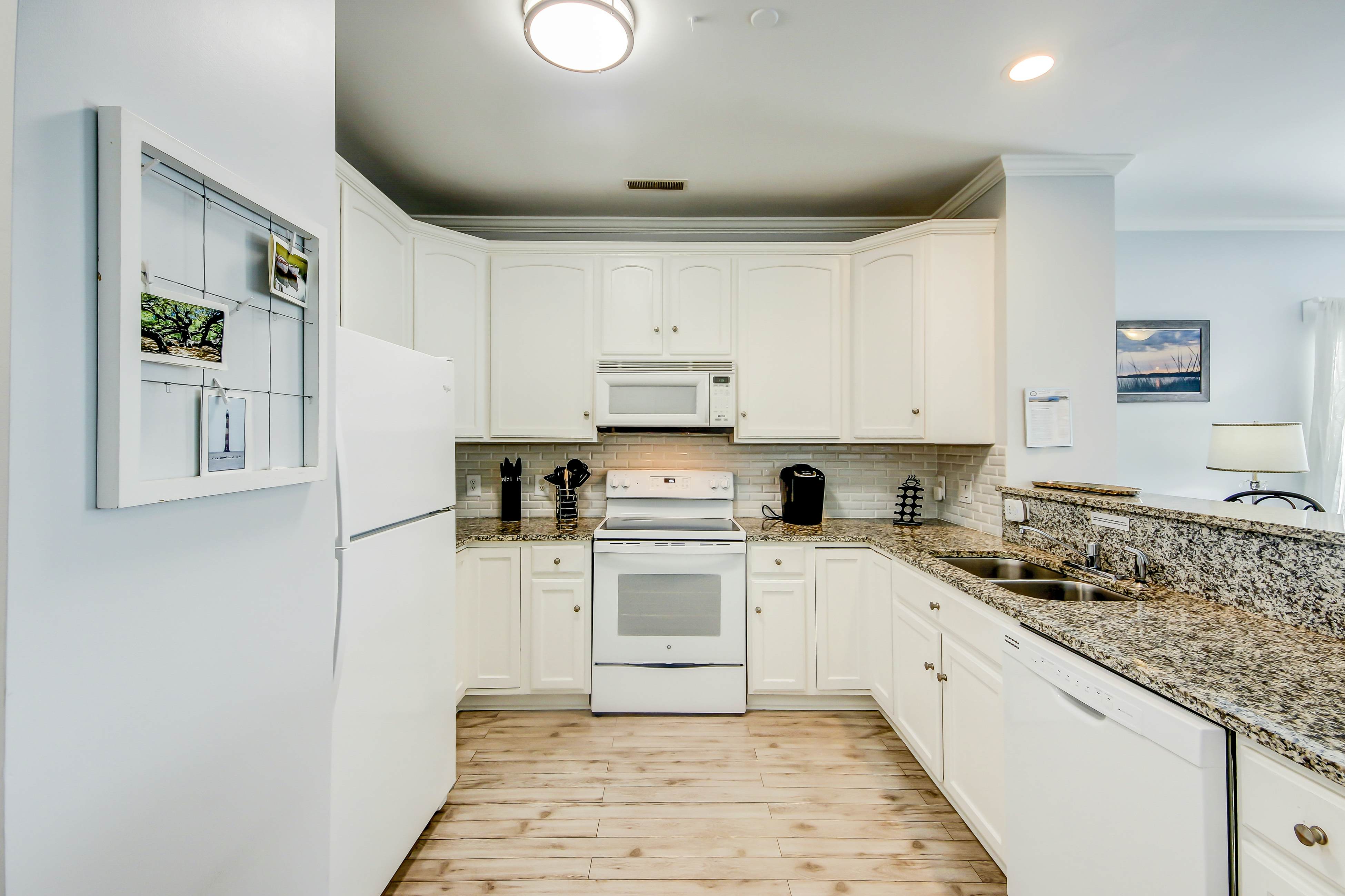 Fantastic condo with water-view, pool, balcony, central AC, & washer/dryer