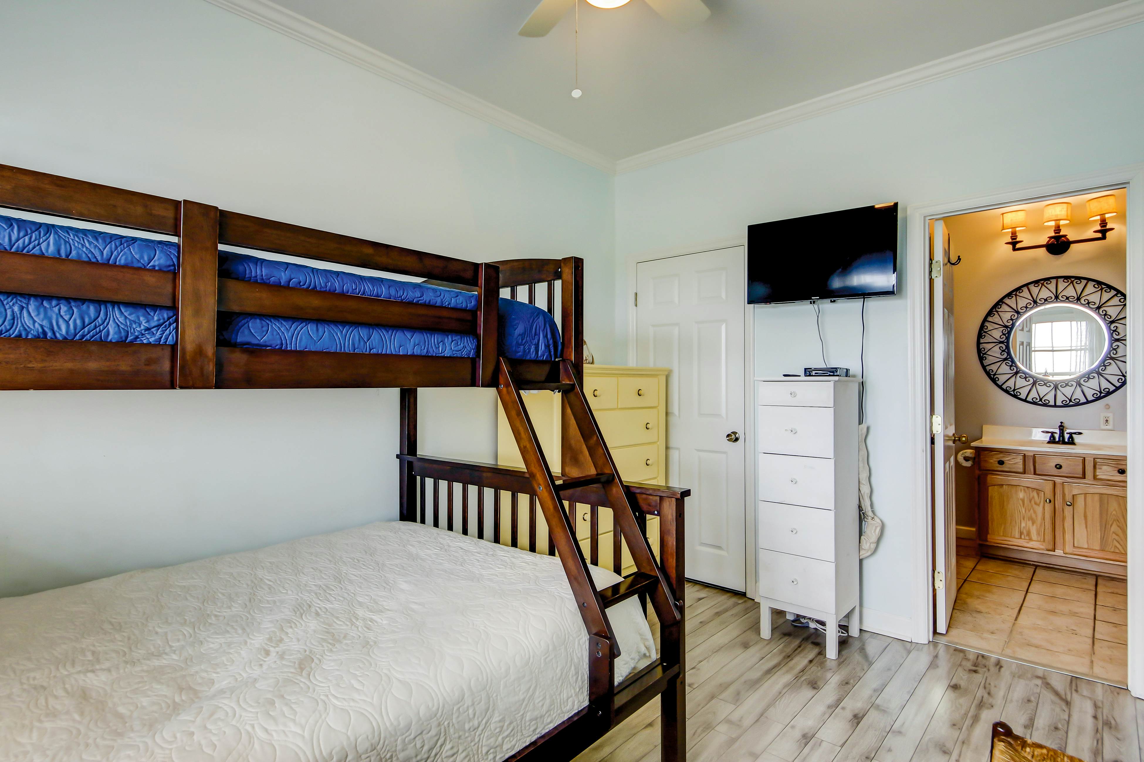 Fantastic condo with water-view, pool, balcony, central AC, & washer/dryer