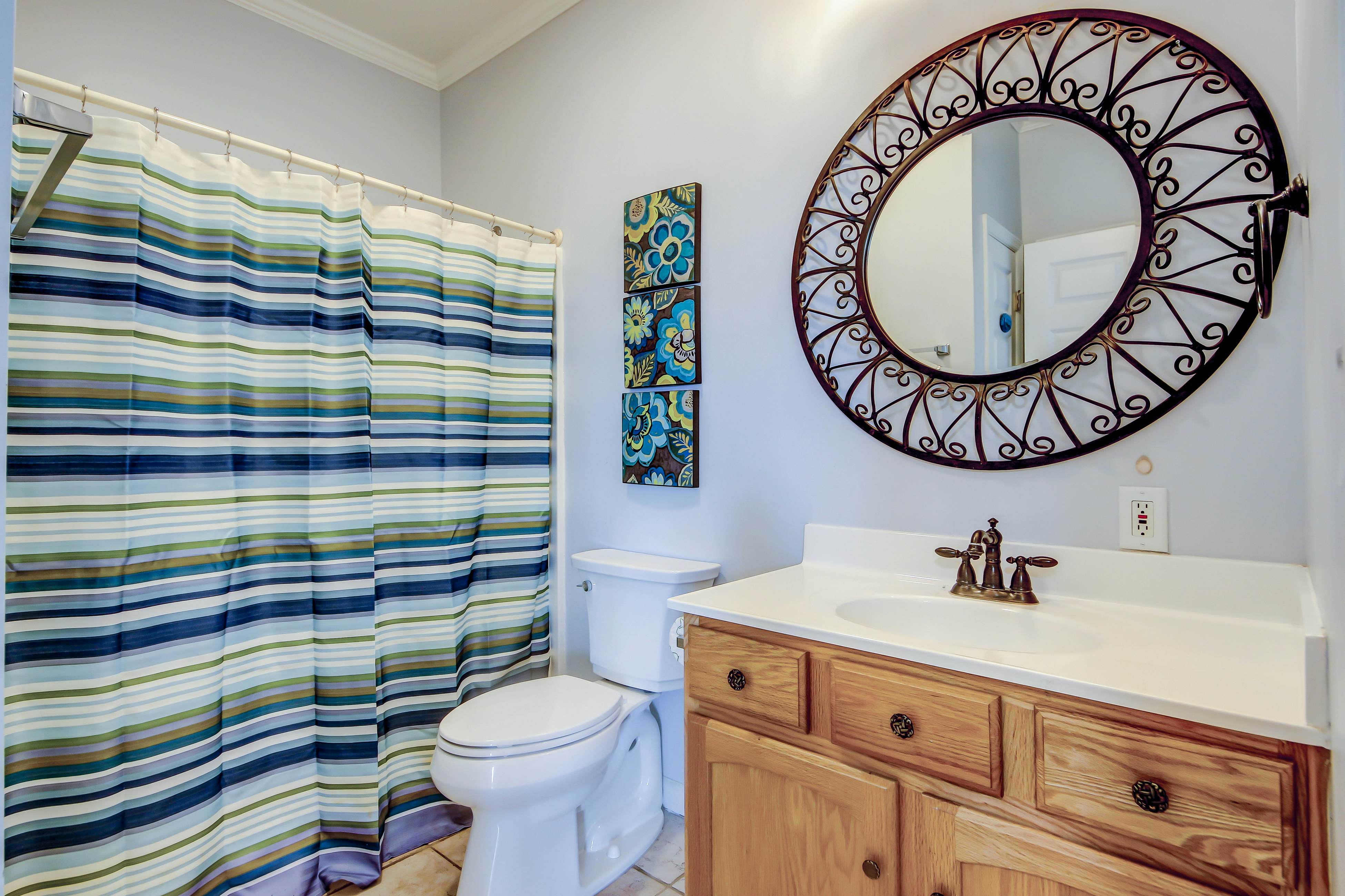 Fantastic condo with water-view, pool, balcony, central AC, & washer/dryer