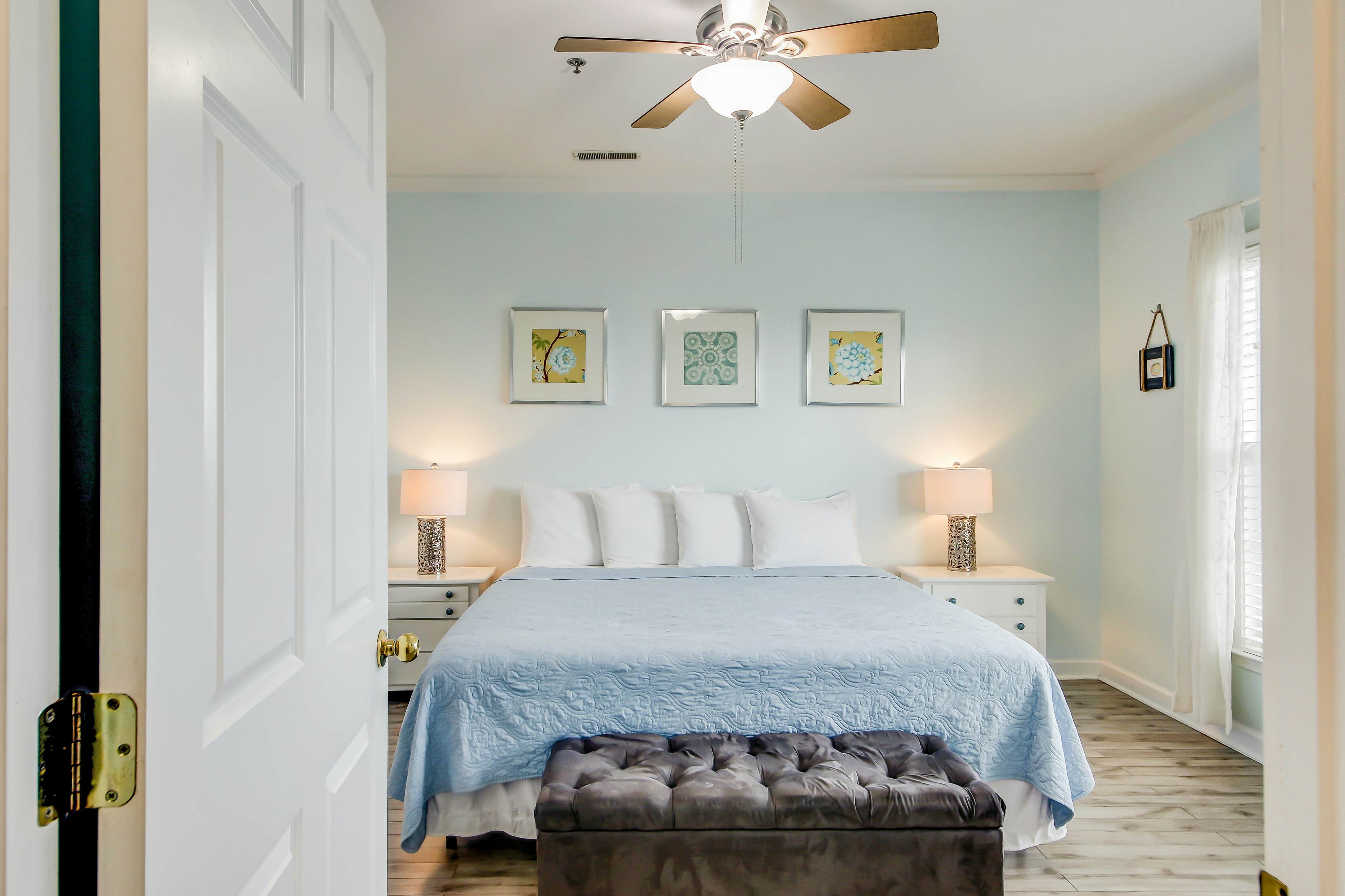 Fantastic condo with water-view, pool, balcony, central AC, & washer/dryer