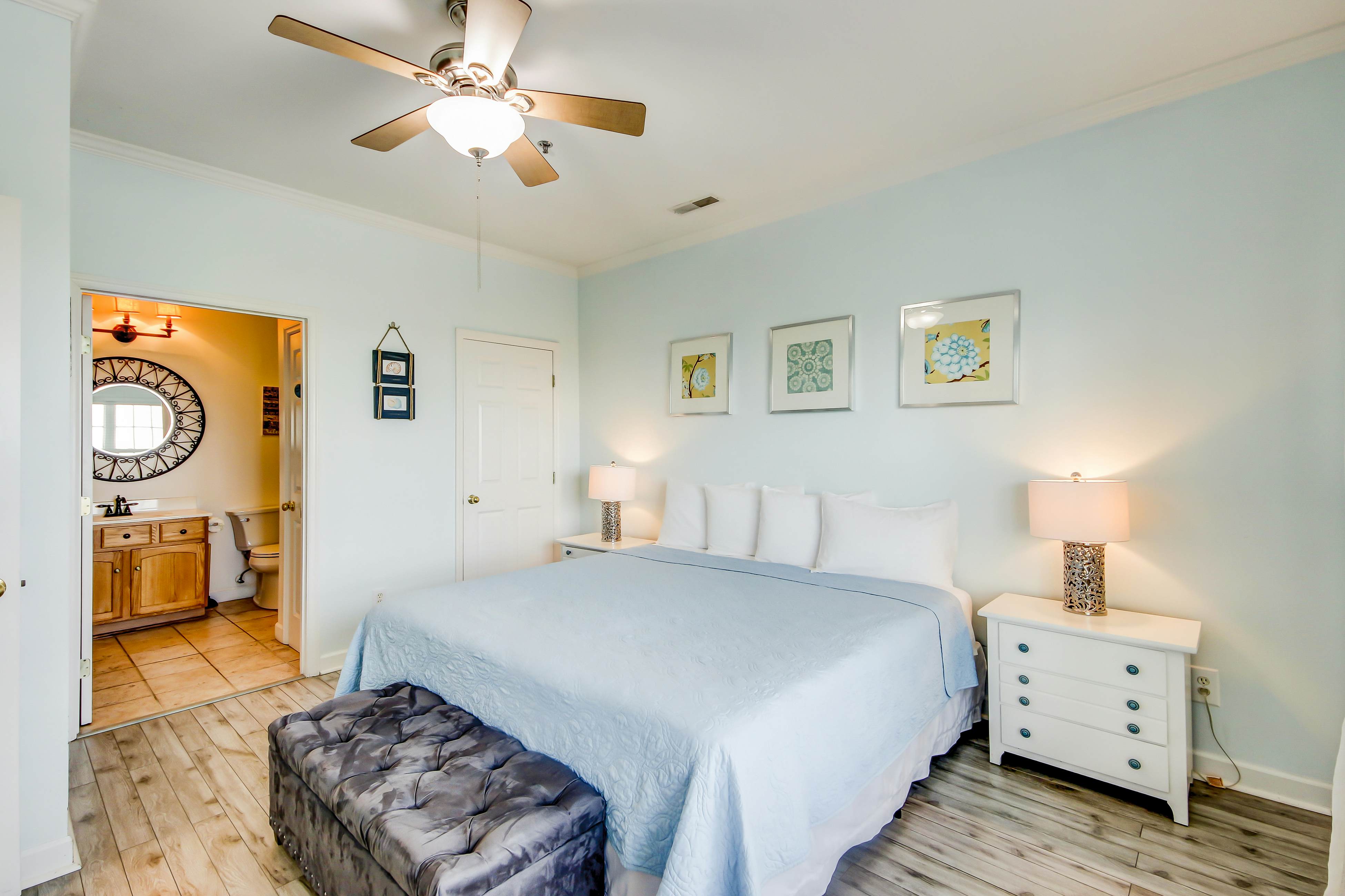 Fantastic condo with water-view, pool, balcony, central AC, & washer/dryer