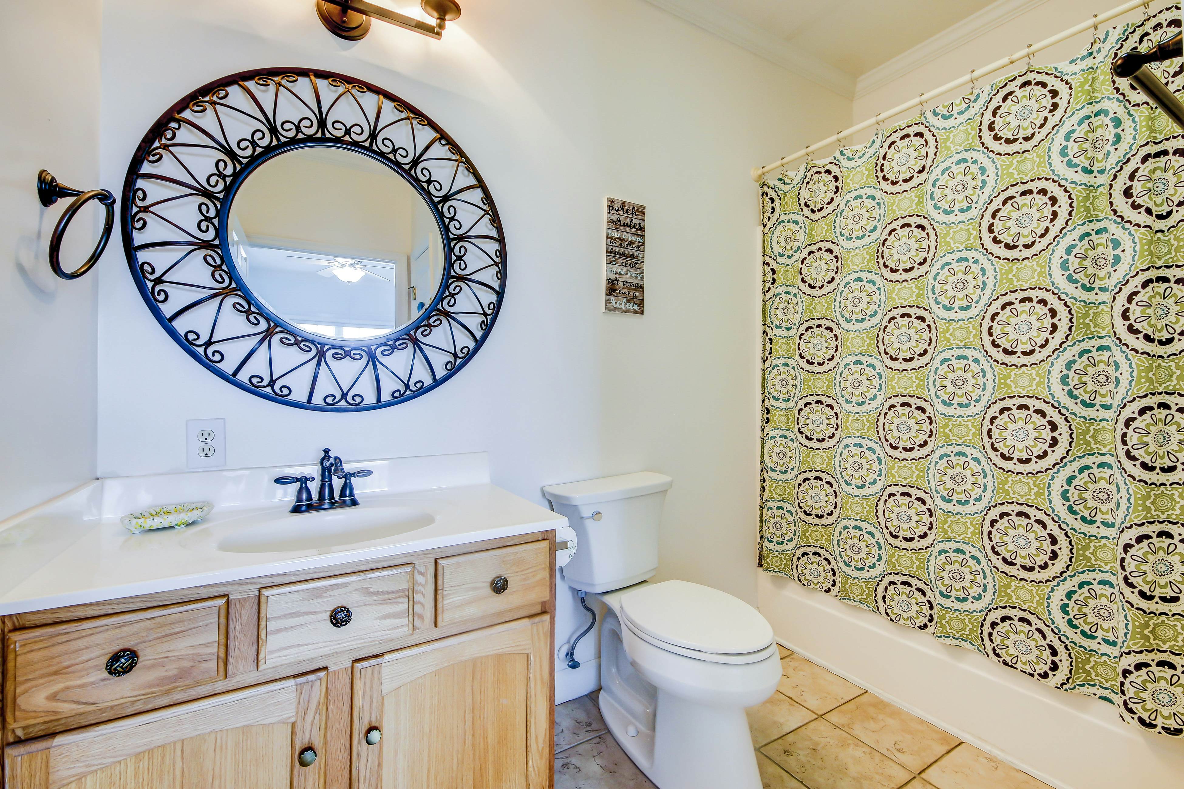 Fantastic condo with water-view, pool, balcony, central AC, & washer/dryer