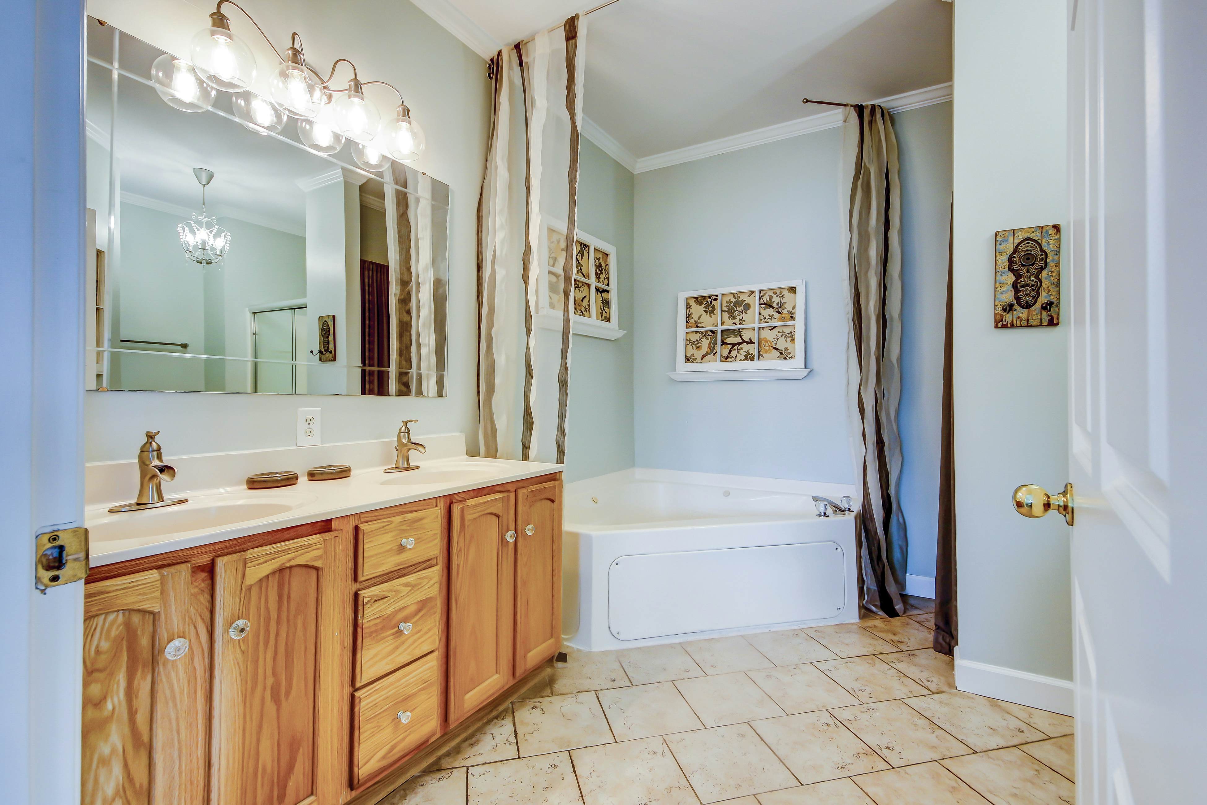 Fantastic condo with water-view, pool, balcony, central AC, & washer/dryer