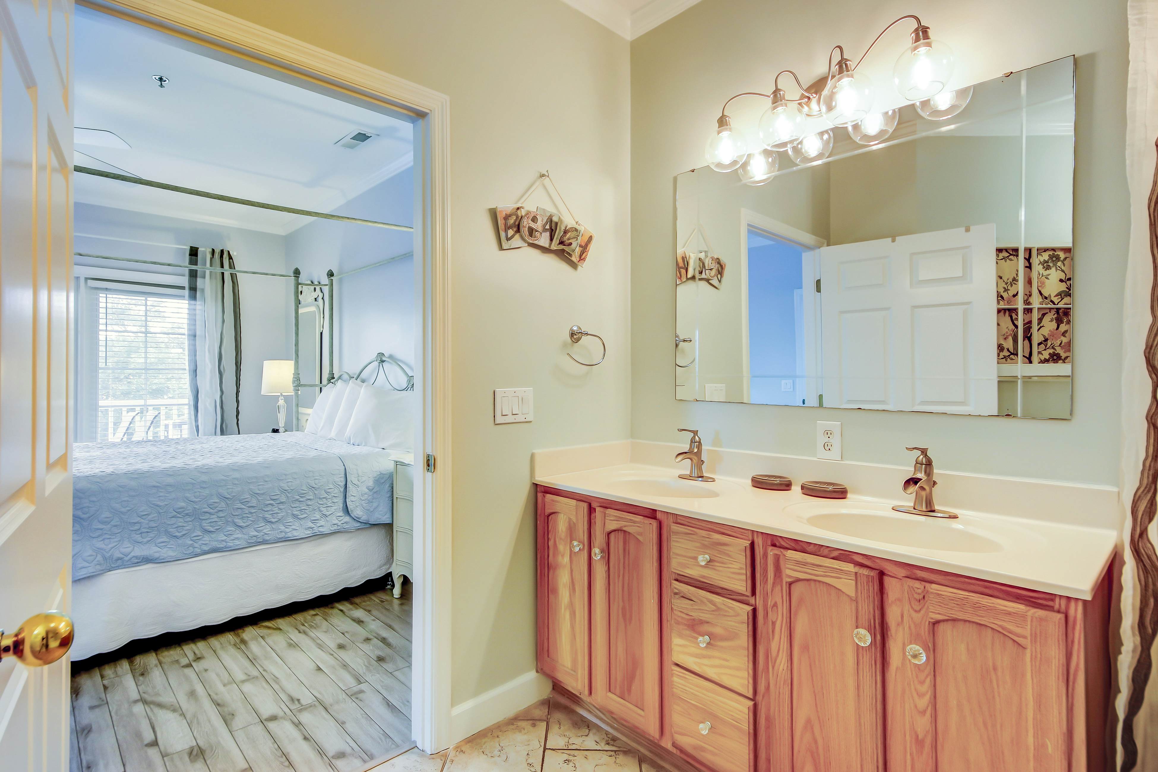 Fantastic condo with water-view, pool, balcony, central AC, & washer/dryer