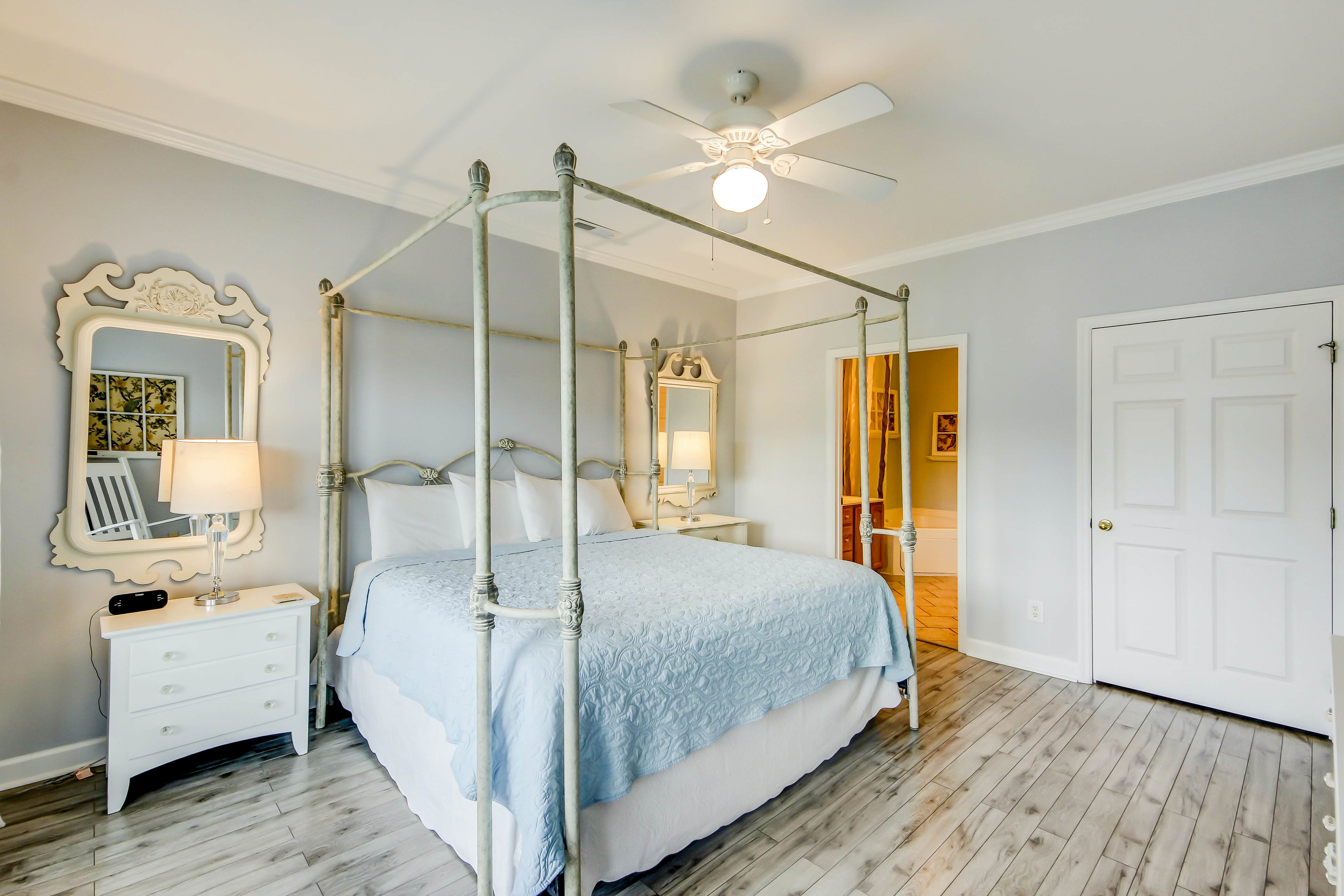 Fantastic condo with water-view, pool, balcony, central AC, & washer/dryer