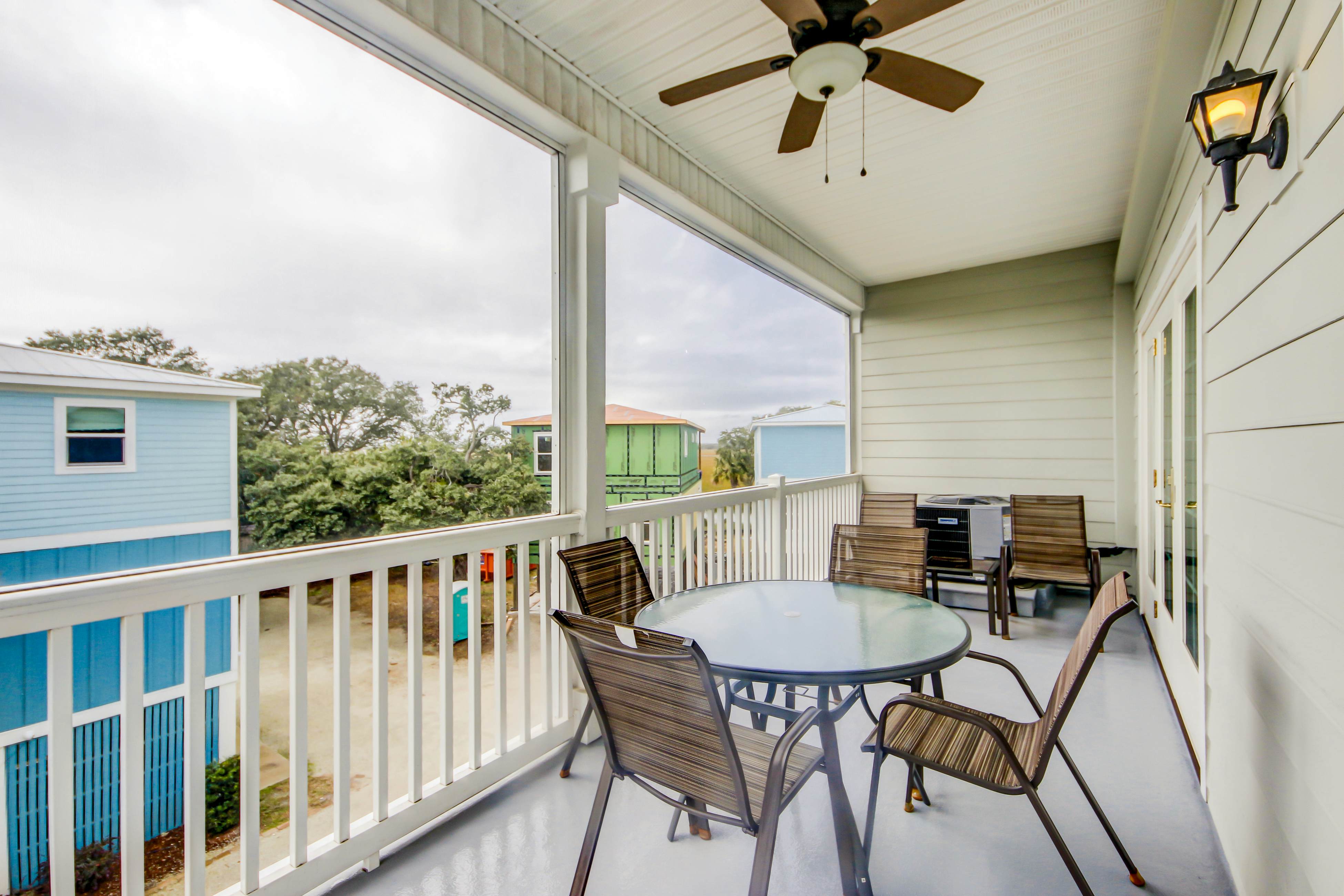 Fantastic condo with water-view, pool, balcony, central AC, & washer/dryer