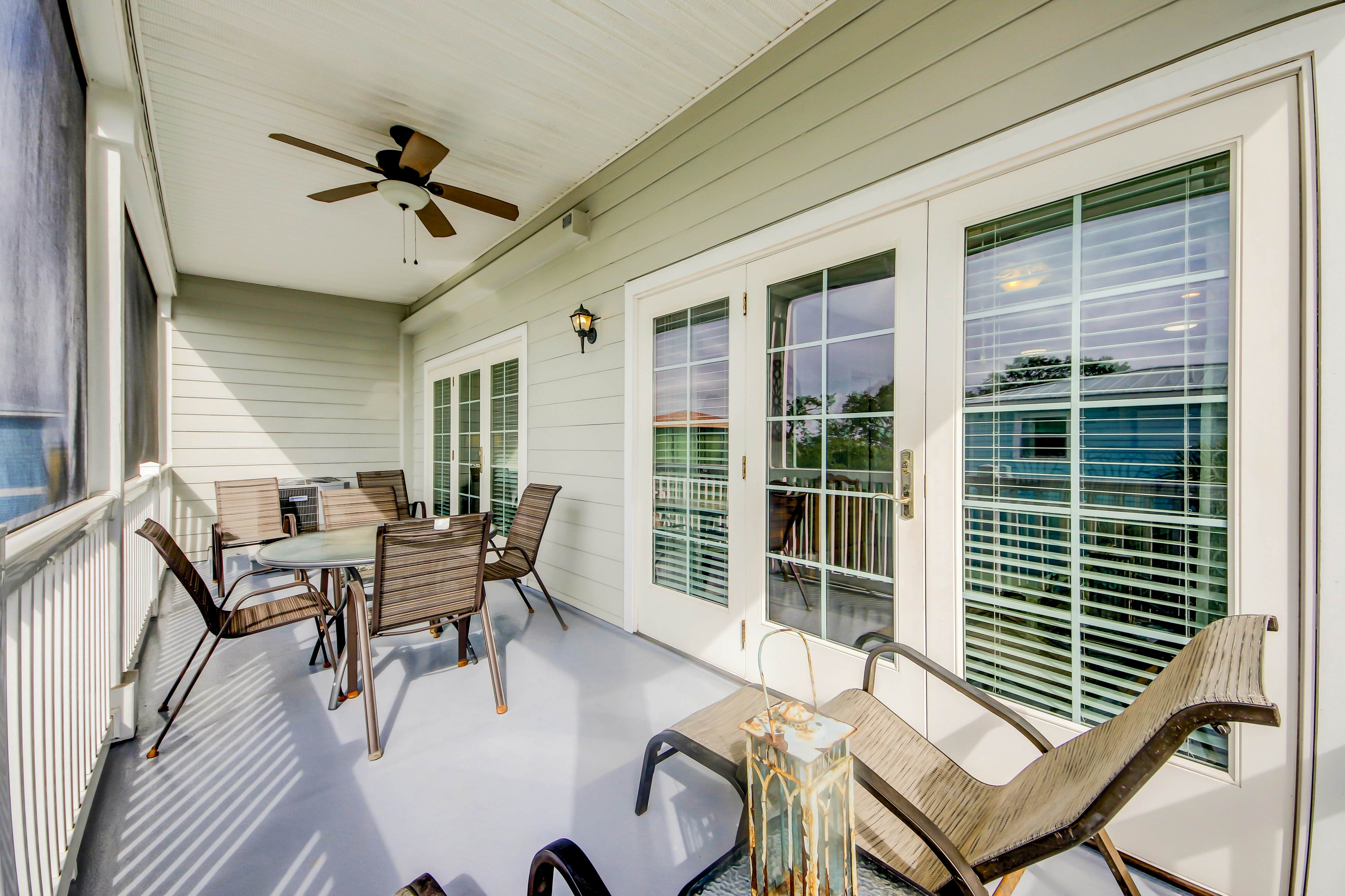 Fantastic condo with water-view, pool, balcony, central AC, & washer/dryer