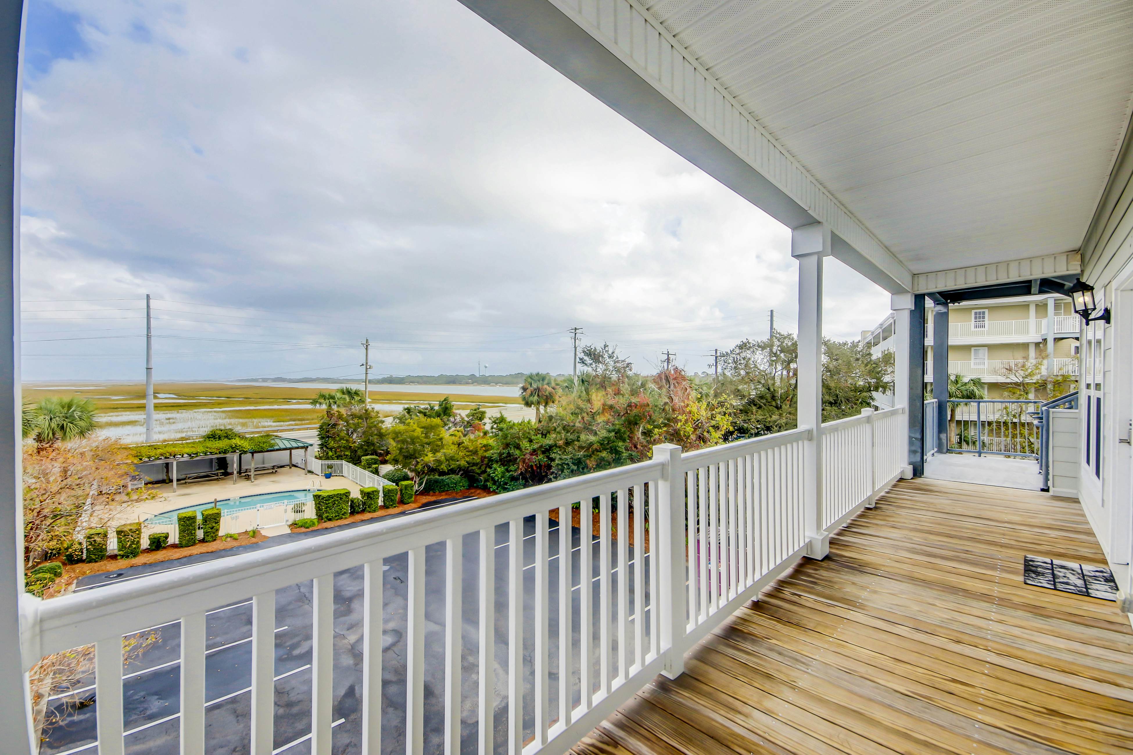 Fantastic condo with water-view, pool, balcony, central AC, & washer/dryer