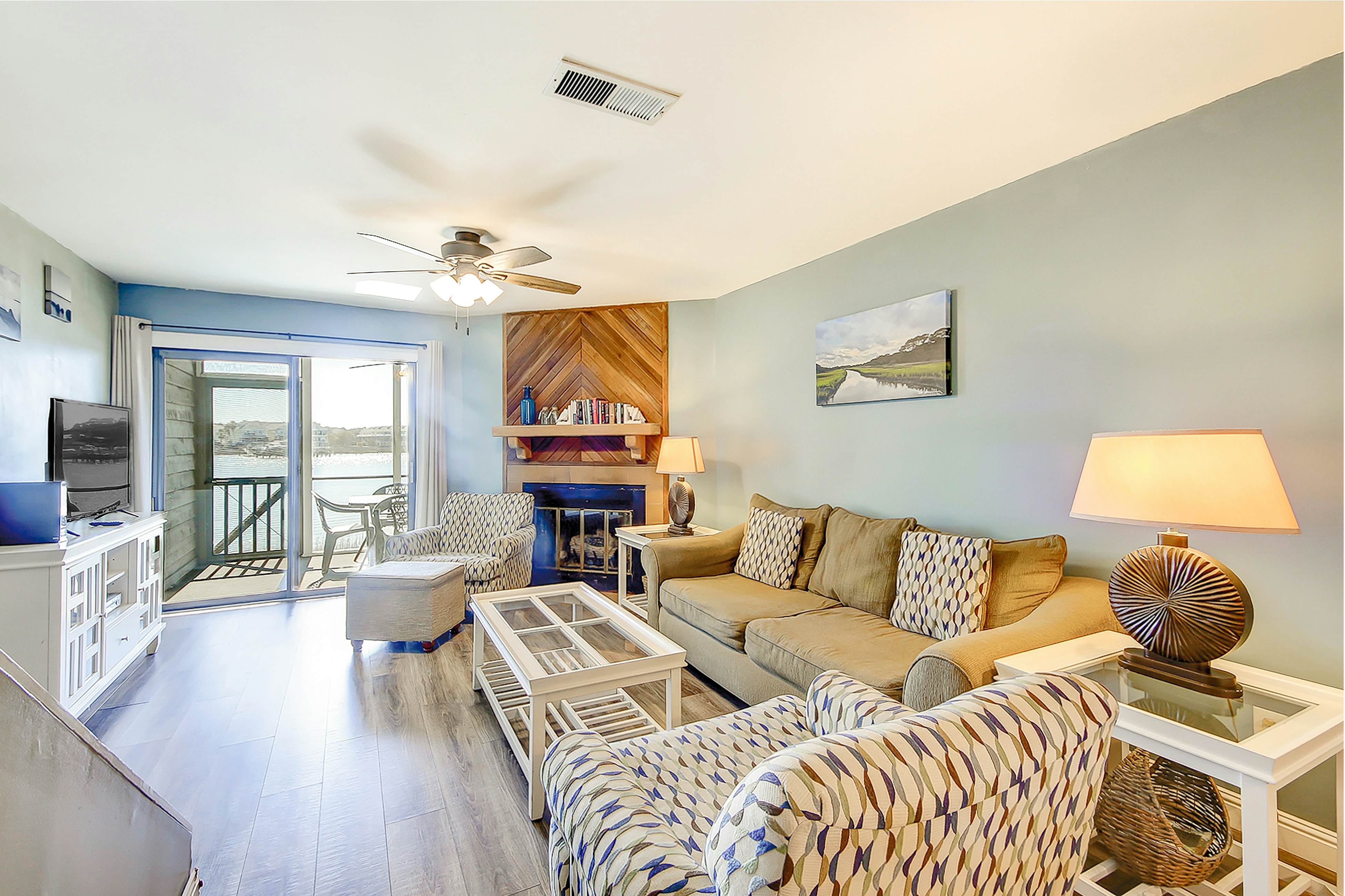 2-story riverfront condo with 2 balconies, outdoor pool, grills, river views, AC