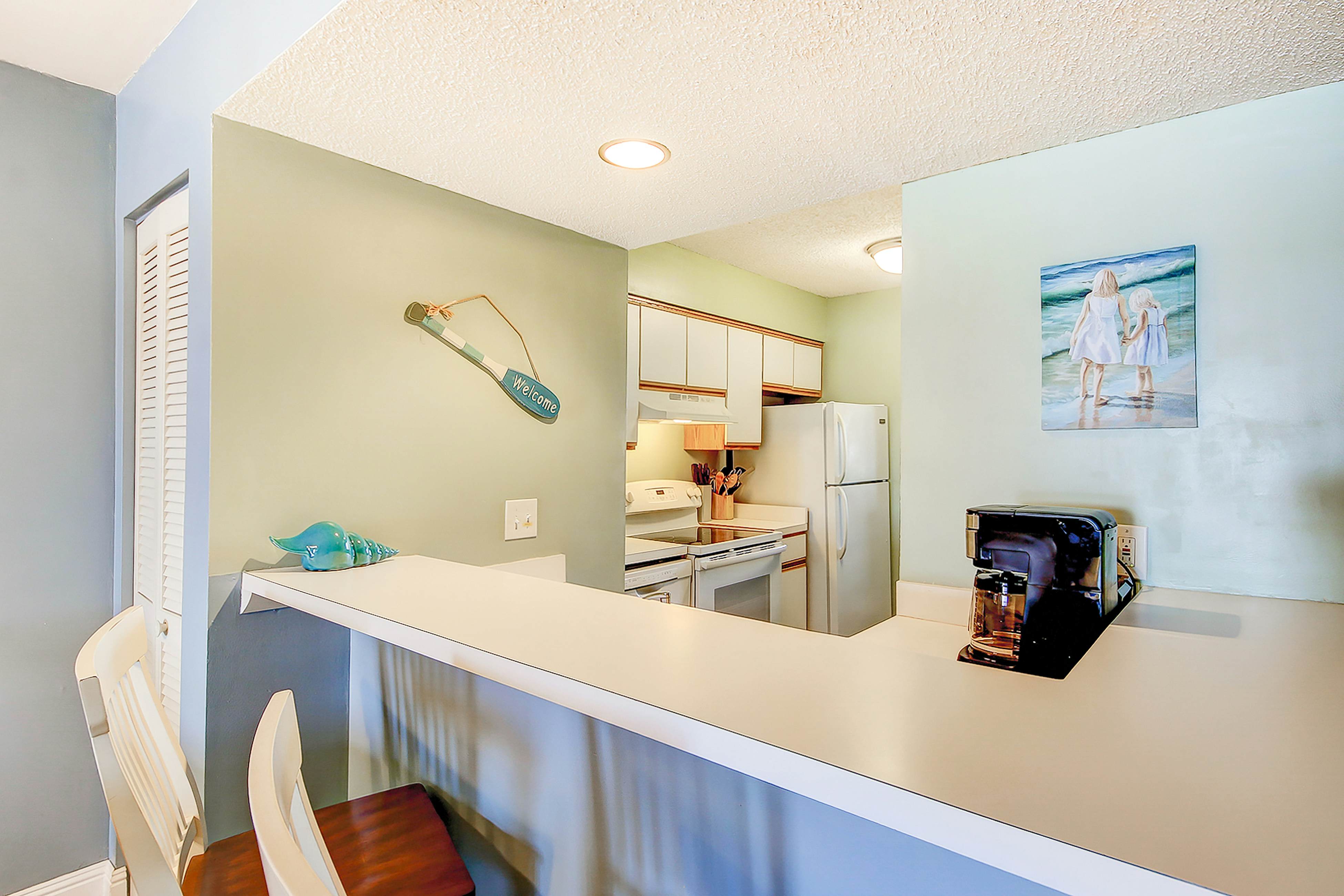 2-story riverfront condo with 2 balconies, outdoor pool, grills, river views, AC