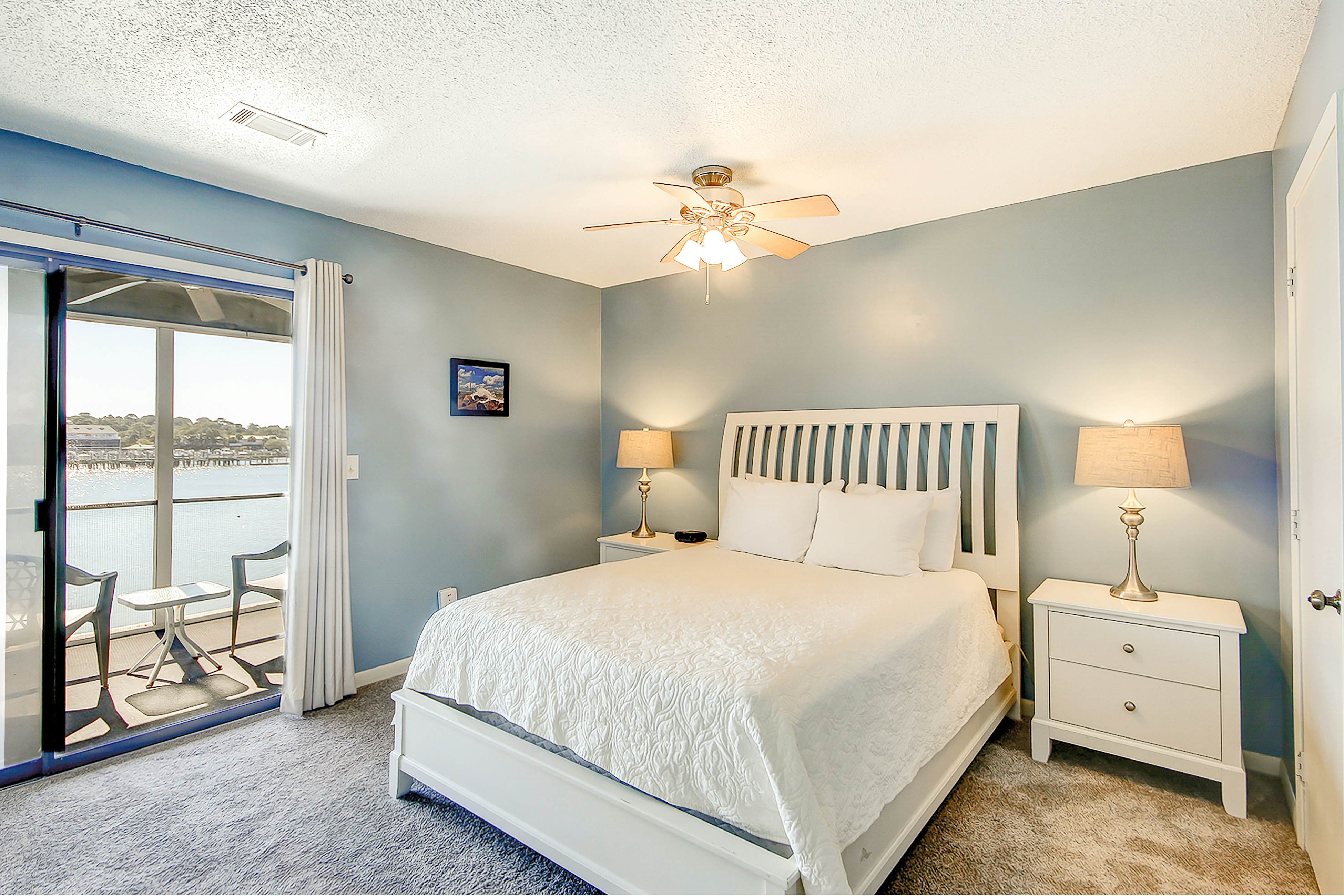 2-story riverfront condo with 2 balconies, outdoor pool, grills, river views, AC