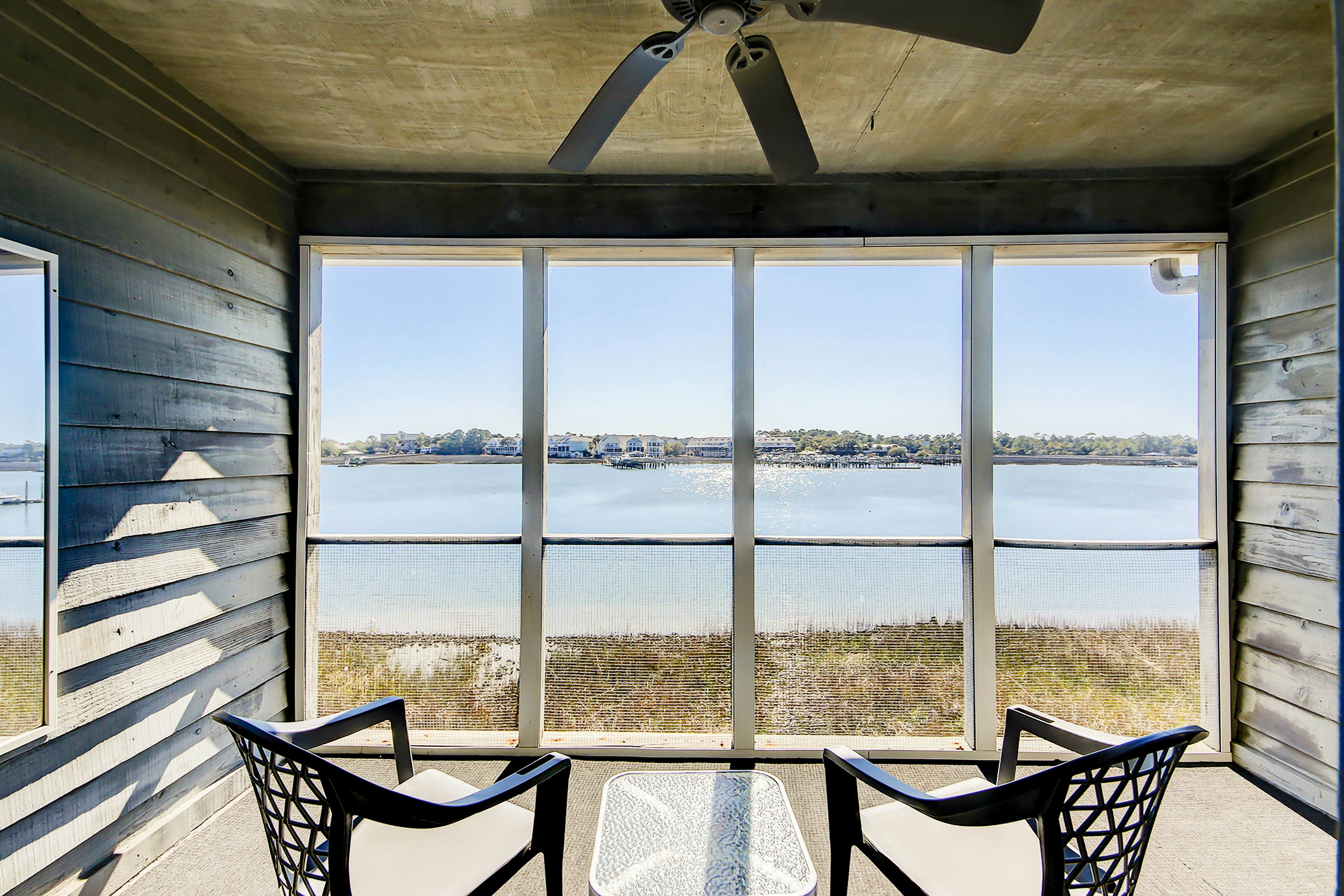 2-story riverfront condo with 2 balconies, outdoor pool, grills, river views, AC