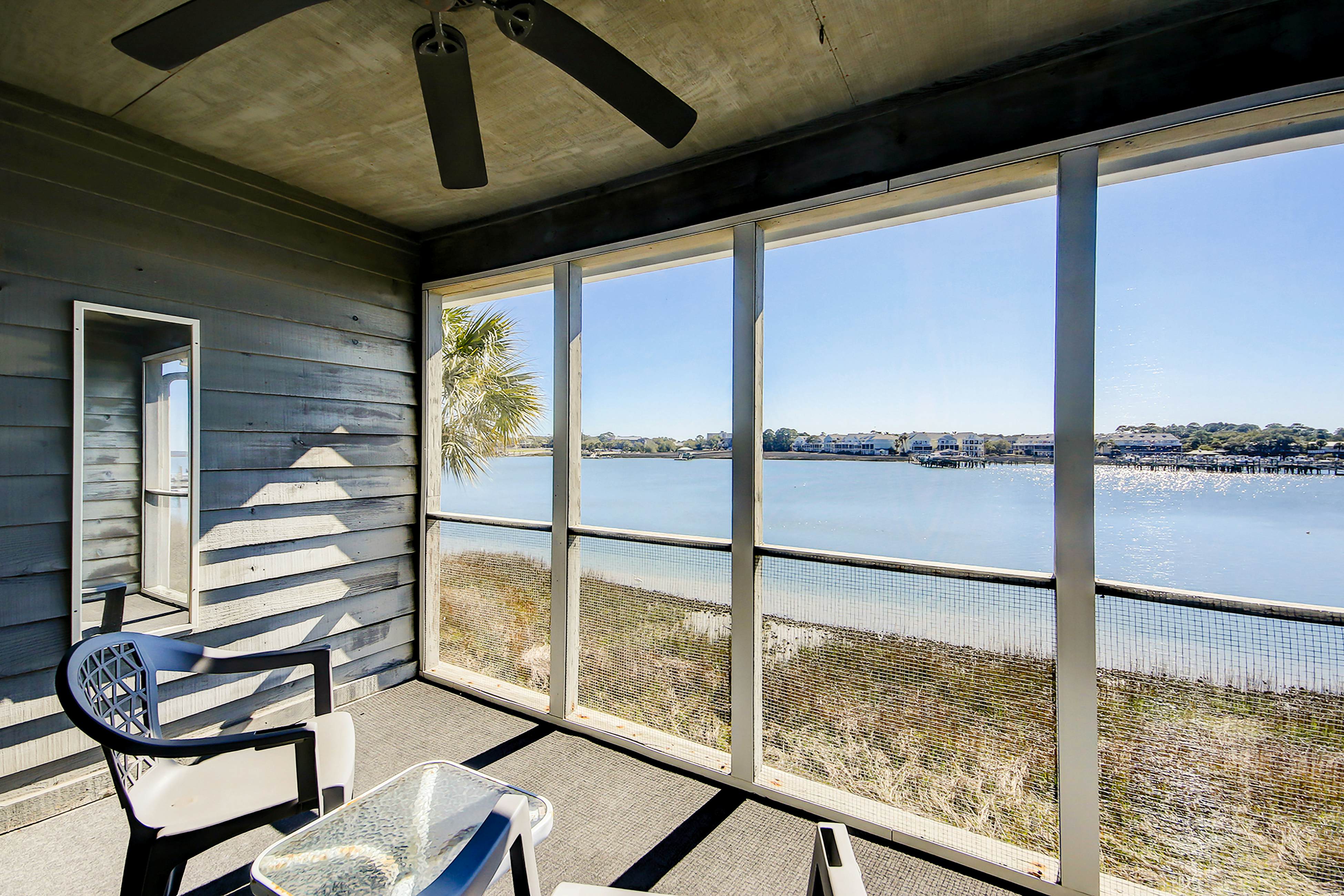 2-story riverfront condo with 2 balconies, outdoor pool, grills, river views, AC