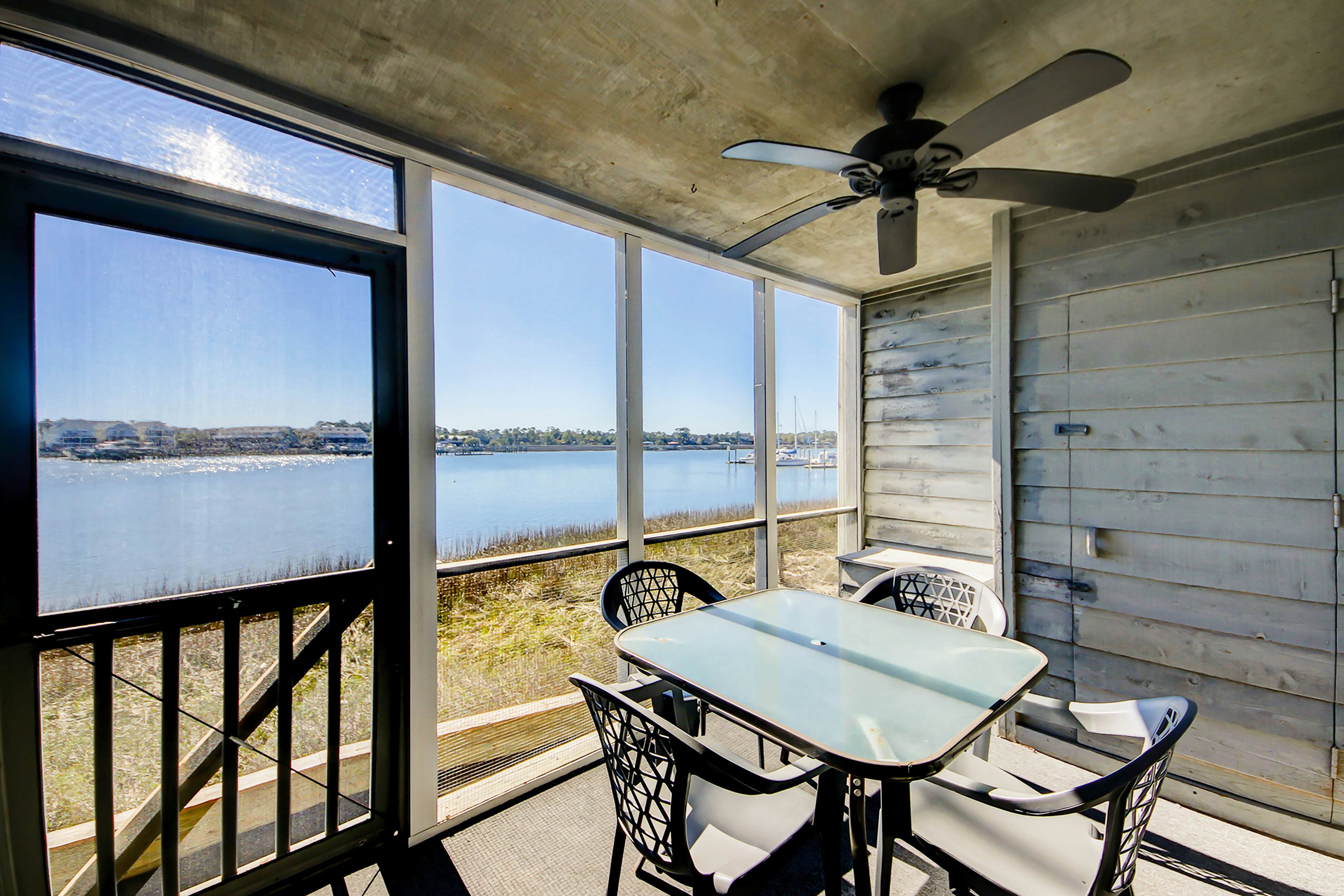 2-story riverfront condo with 2 balconies, outdoor pool, grills, river views, AC