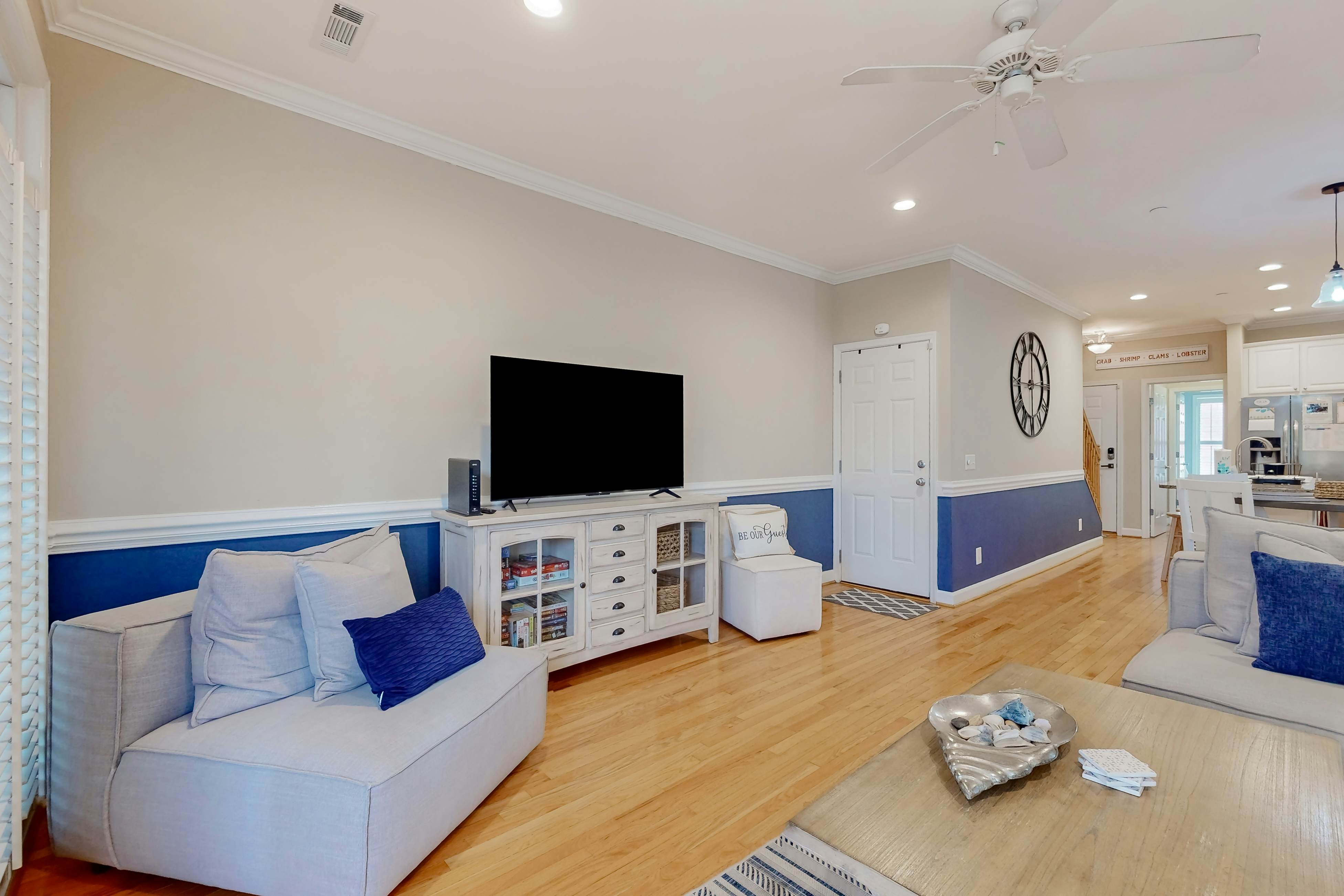 Lavish home near the beach and Charleston with pool & dock access - balcony