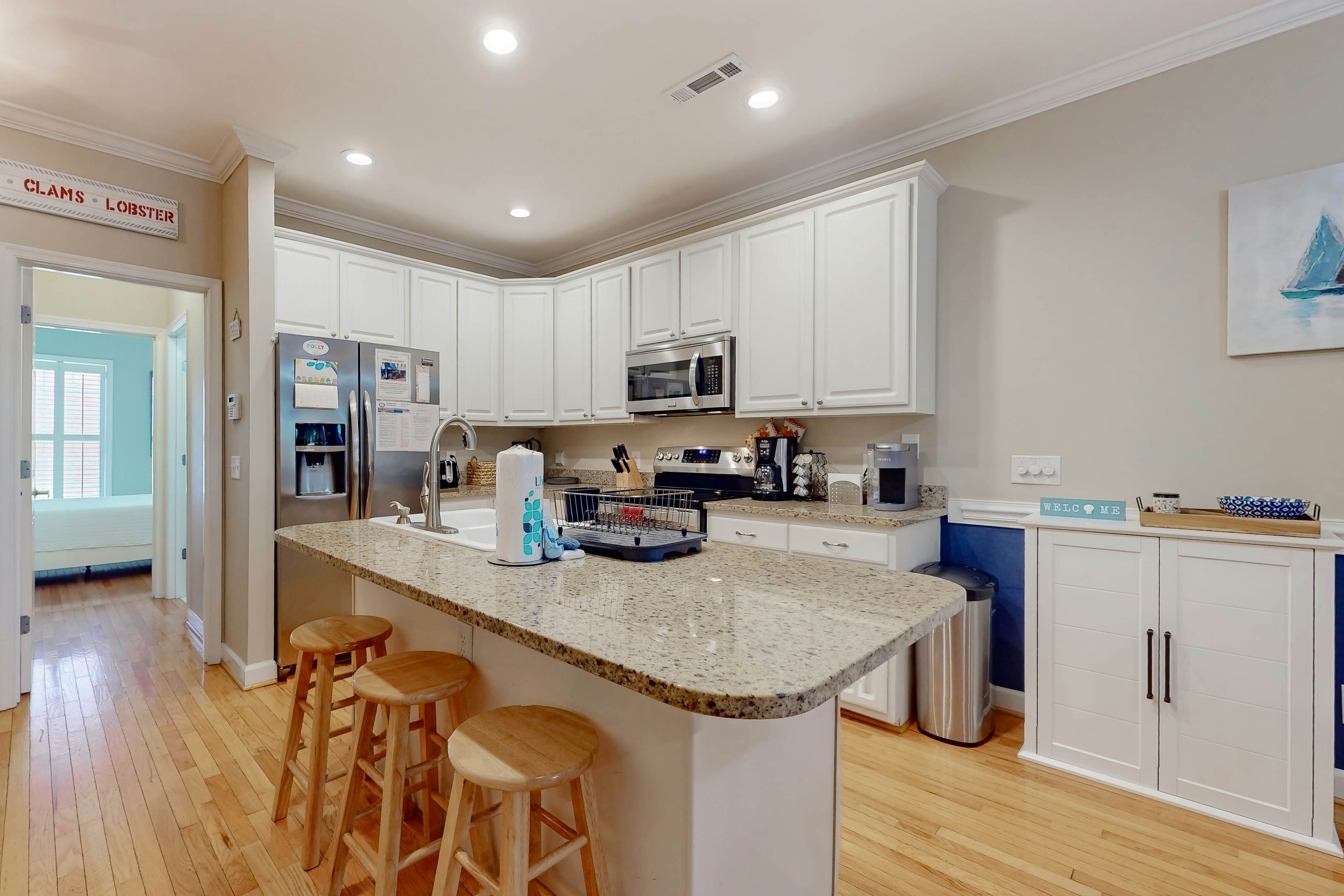 Lavish home near the beach and Charleston with pool & dock access - balcony