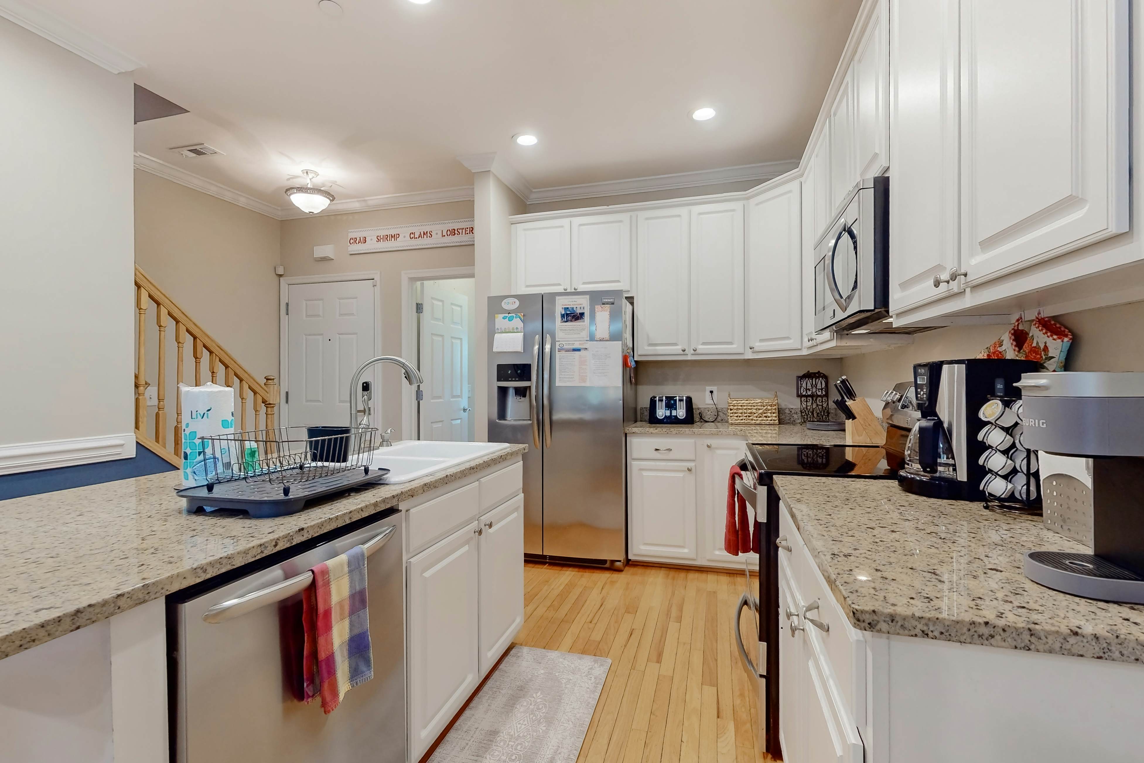 Lavish home near the beach and Charleston with pool & dock access - balcony