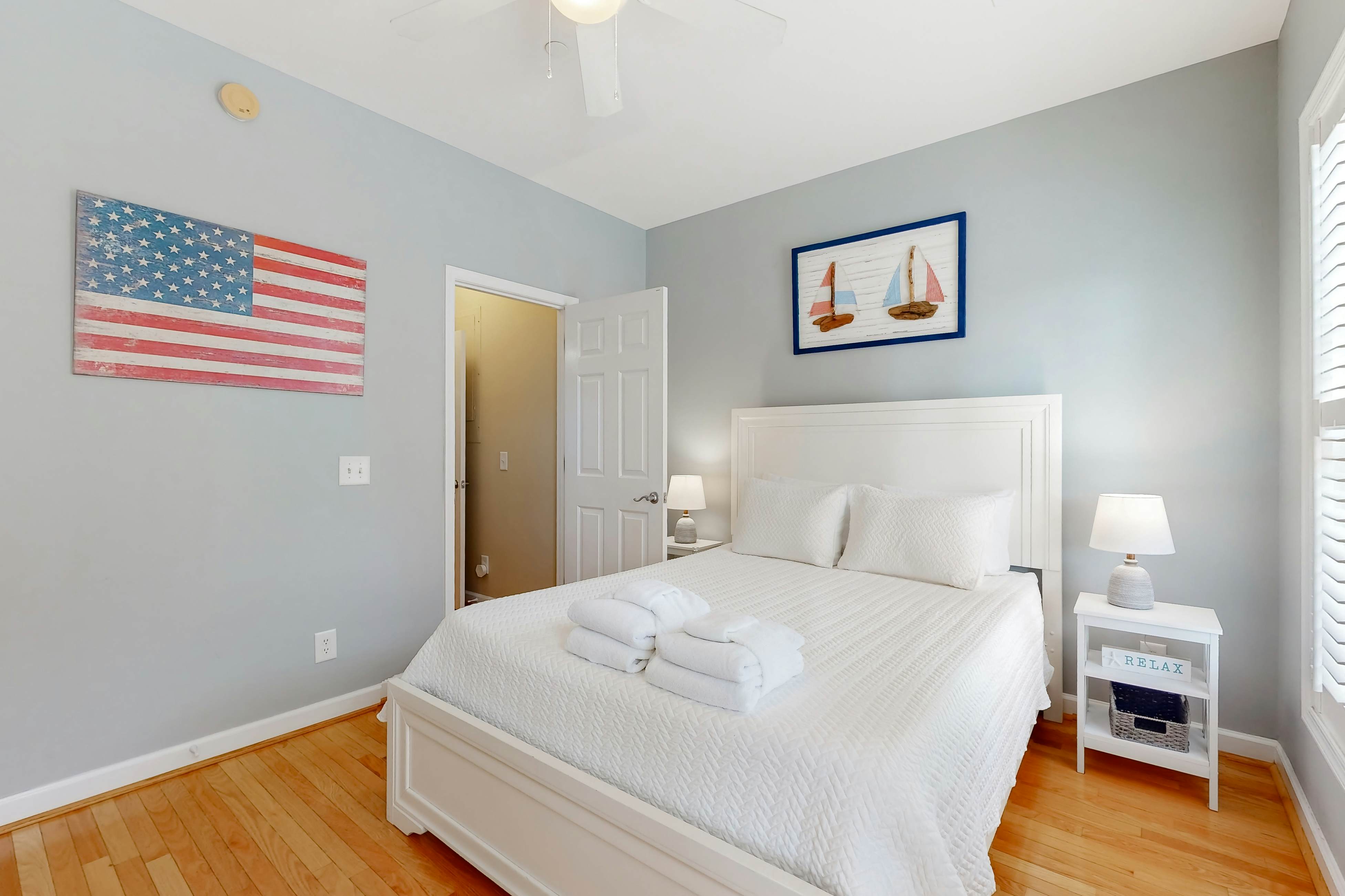 Lavish home near the beach and Charleston with pool & dock access - balcony