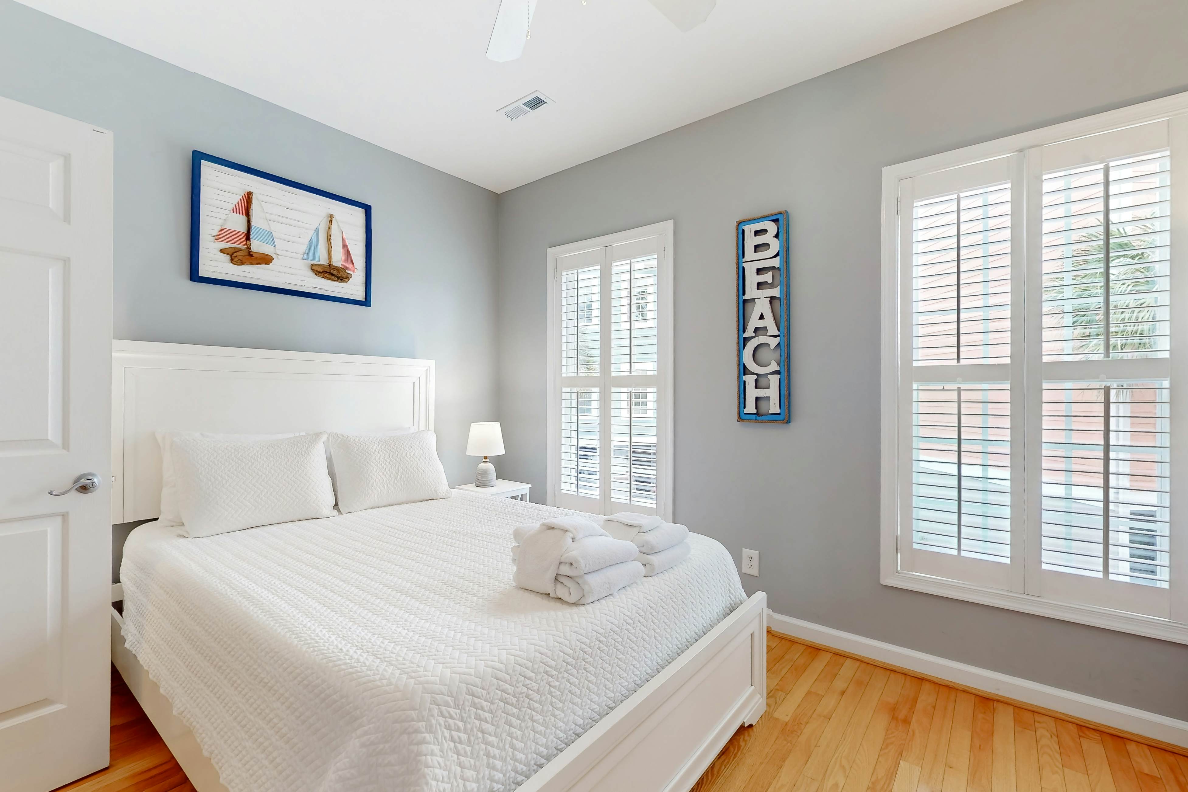 Lavish home near the beach and Charleston with pool & dock access - balcony