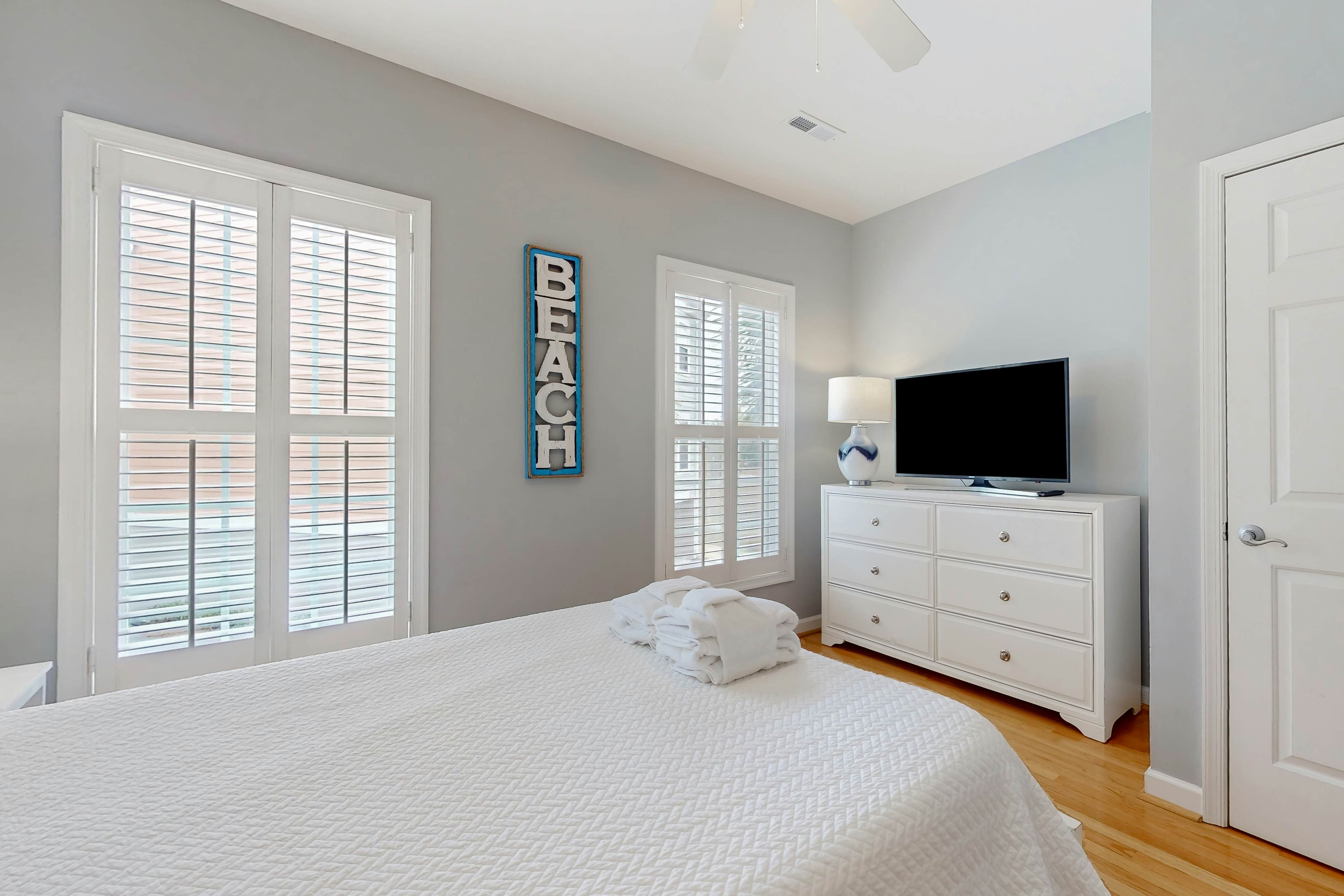 Lavish home near the beach and Charleston with pool & dock access - balcony