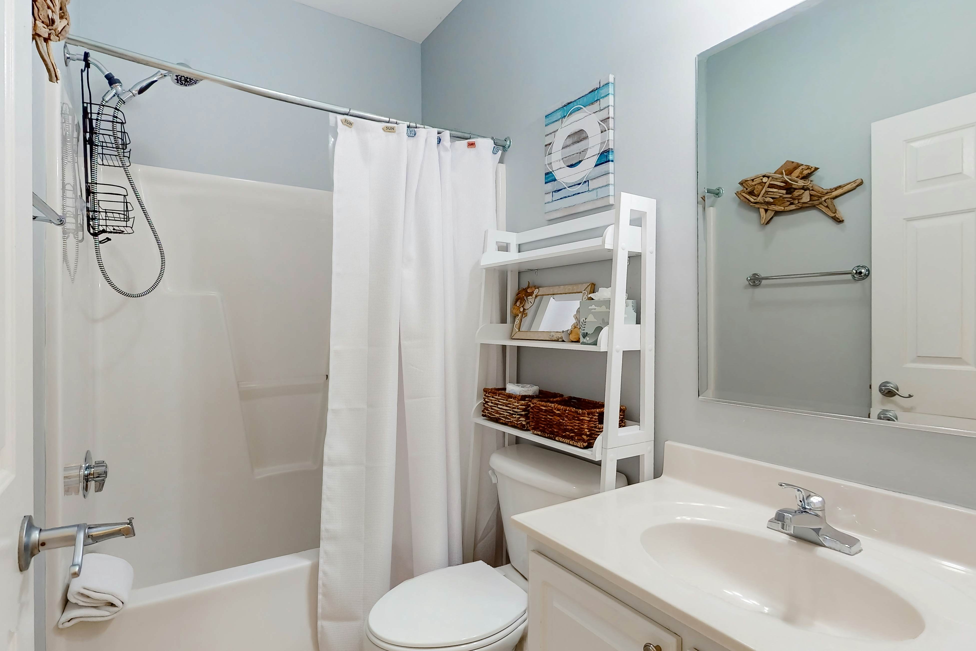 Lavish home near the beach and Charleston with pool & dock access - balcony