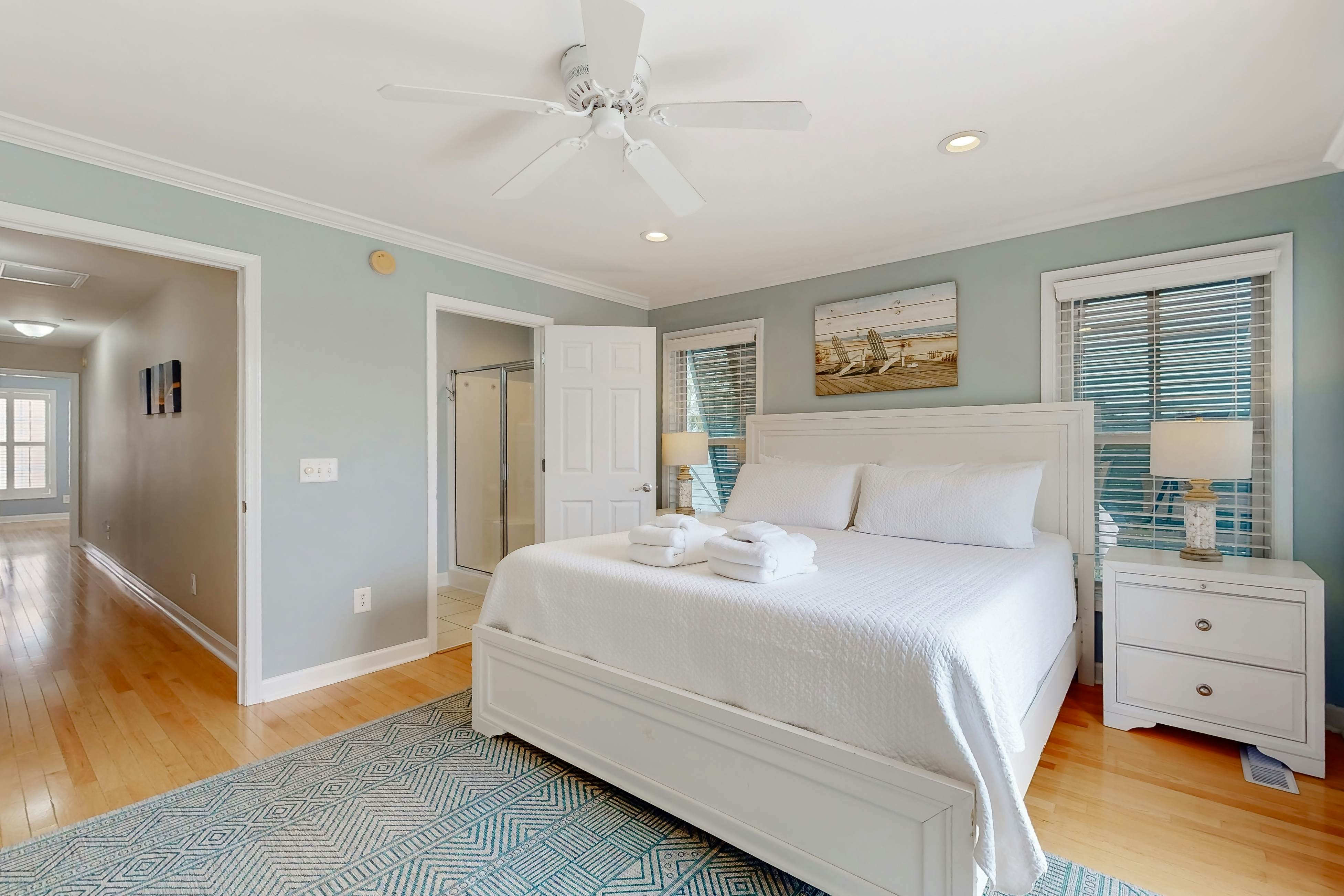 Lavish home near the beach and Charleston with pool & dock access - balcony