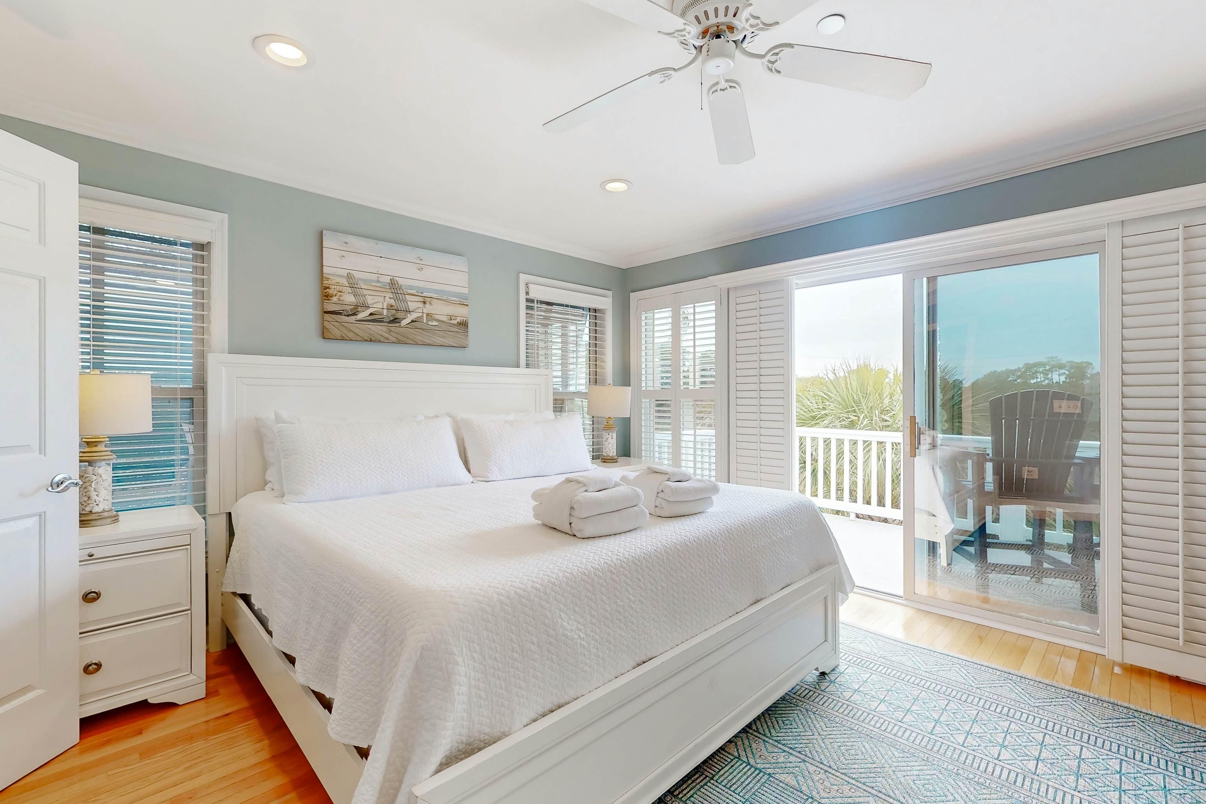 Lavish home near the beach and Charleston with pool & dock access - balcony