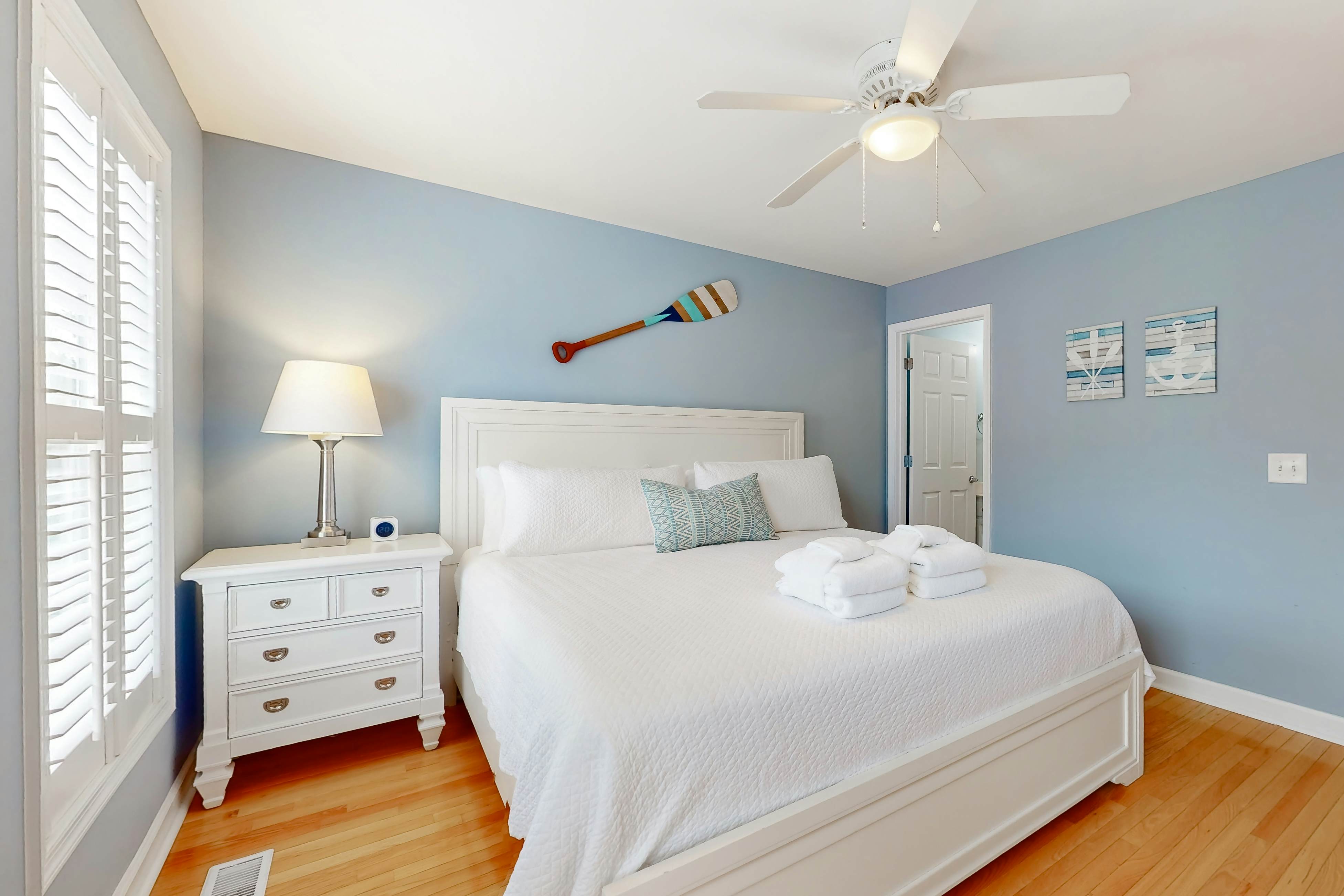 Lavish home near the beach and Charleston with pool & dock access - balcony