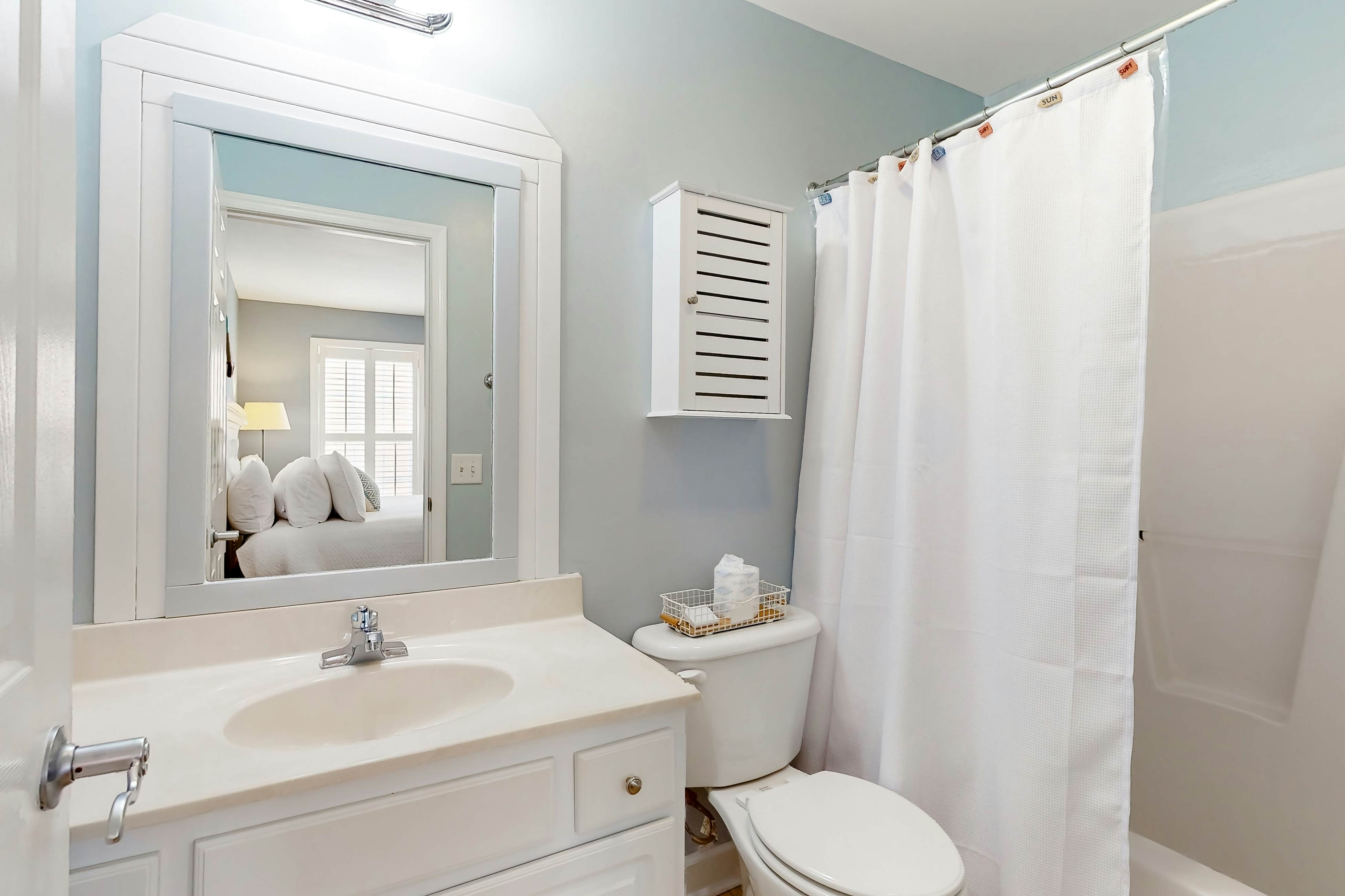 Lavish home near the beach and Charleston with pool & dock access - balcony