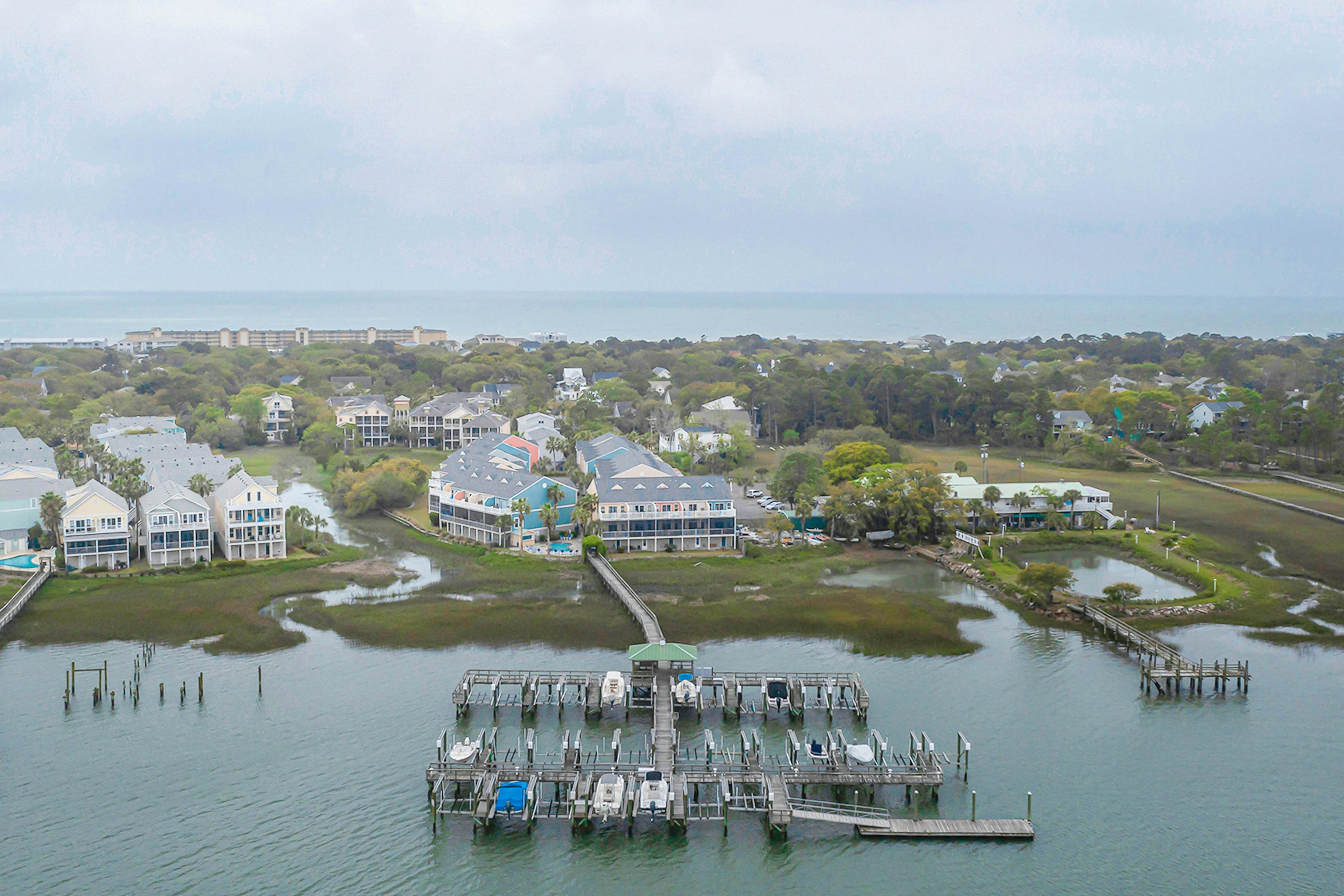 Lavish home near the beach and Charleston with pool & dock access - balcony