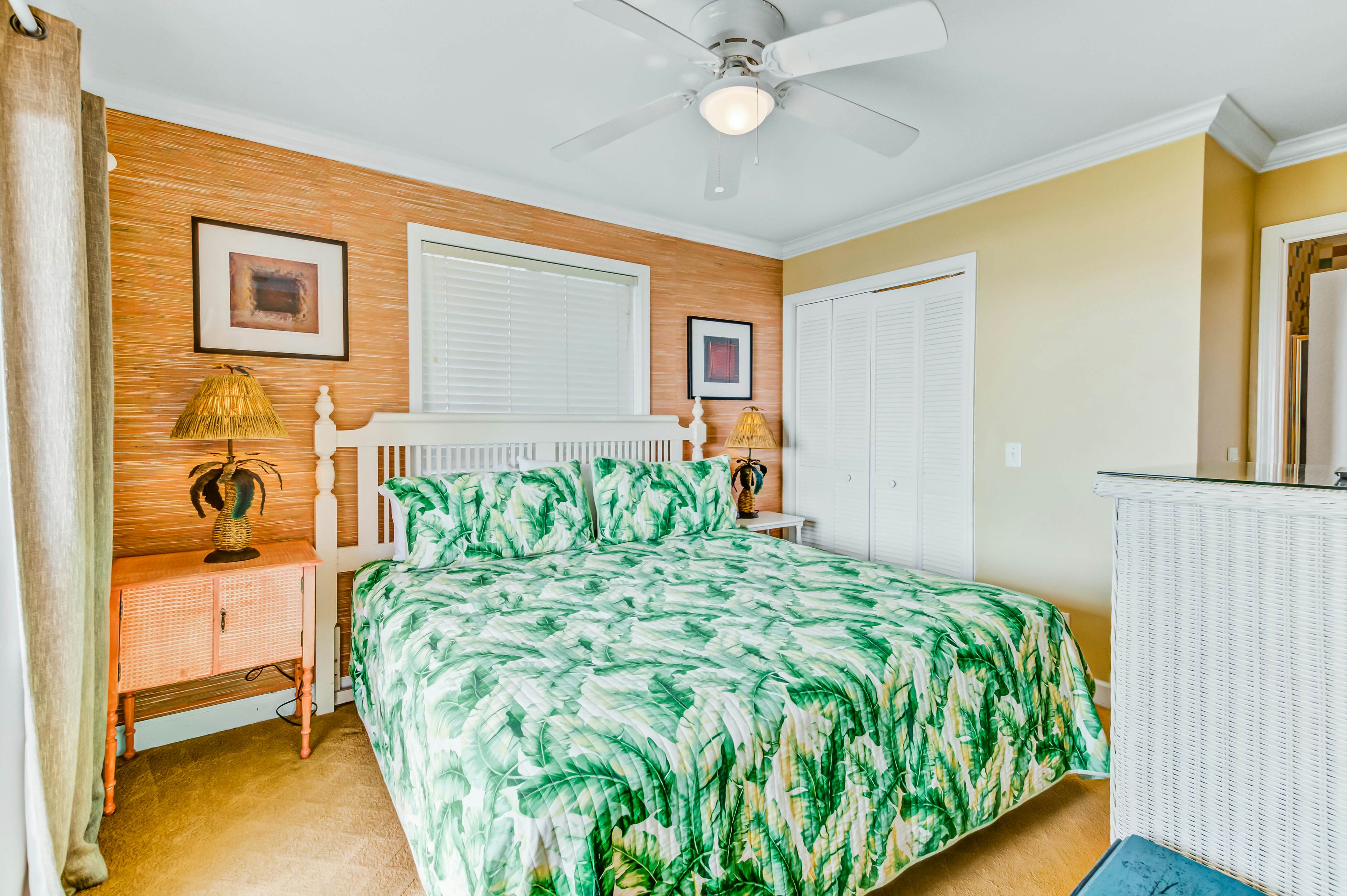 Oceanfront, event-friendly home with multiple decks & WiFi - 2 dogs ok