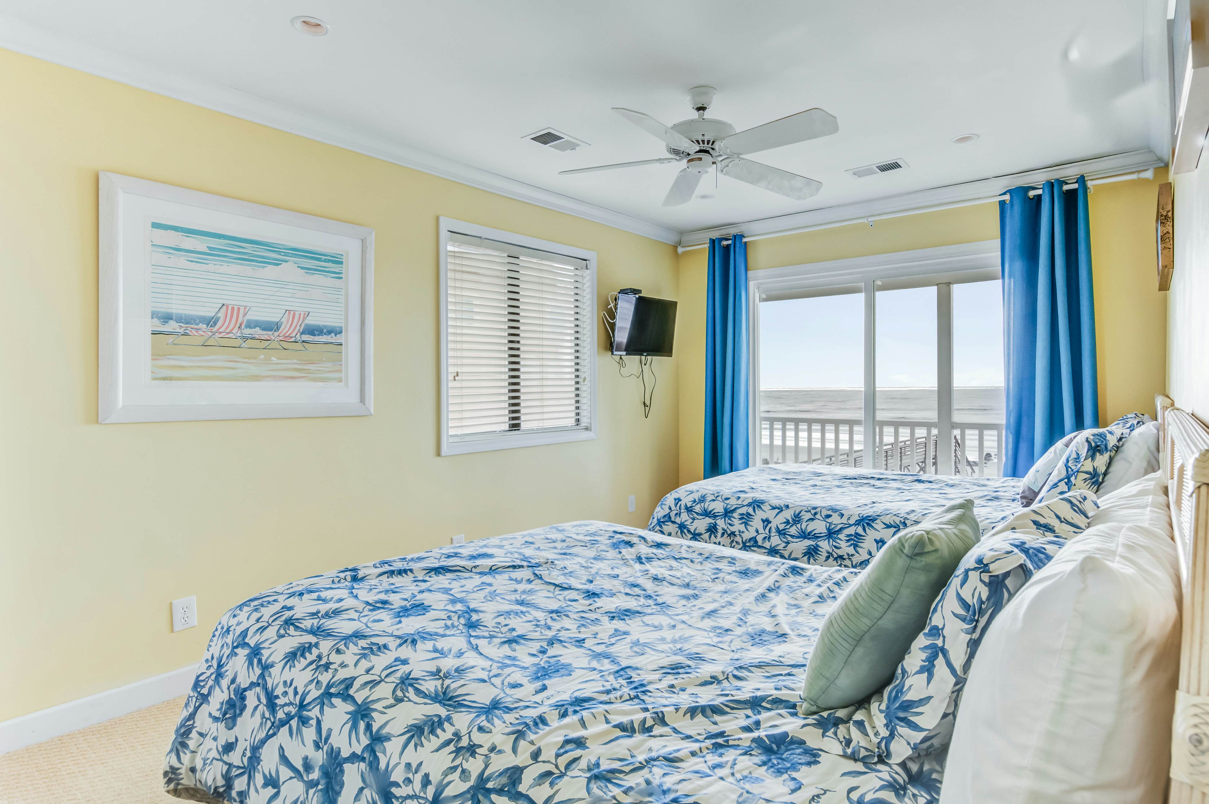 Oceanfront, event-friendly home with multiple decks & WiFi - 2 dogs ok