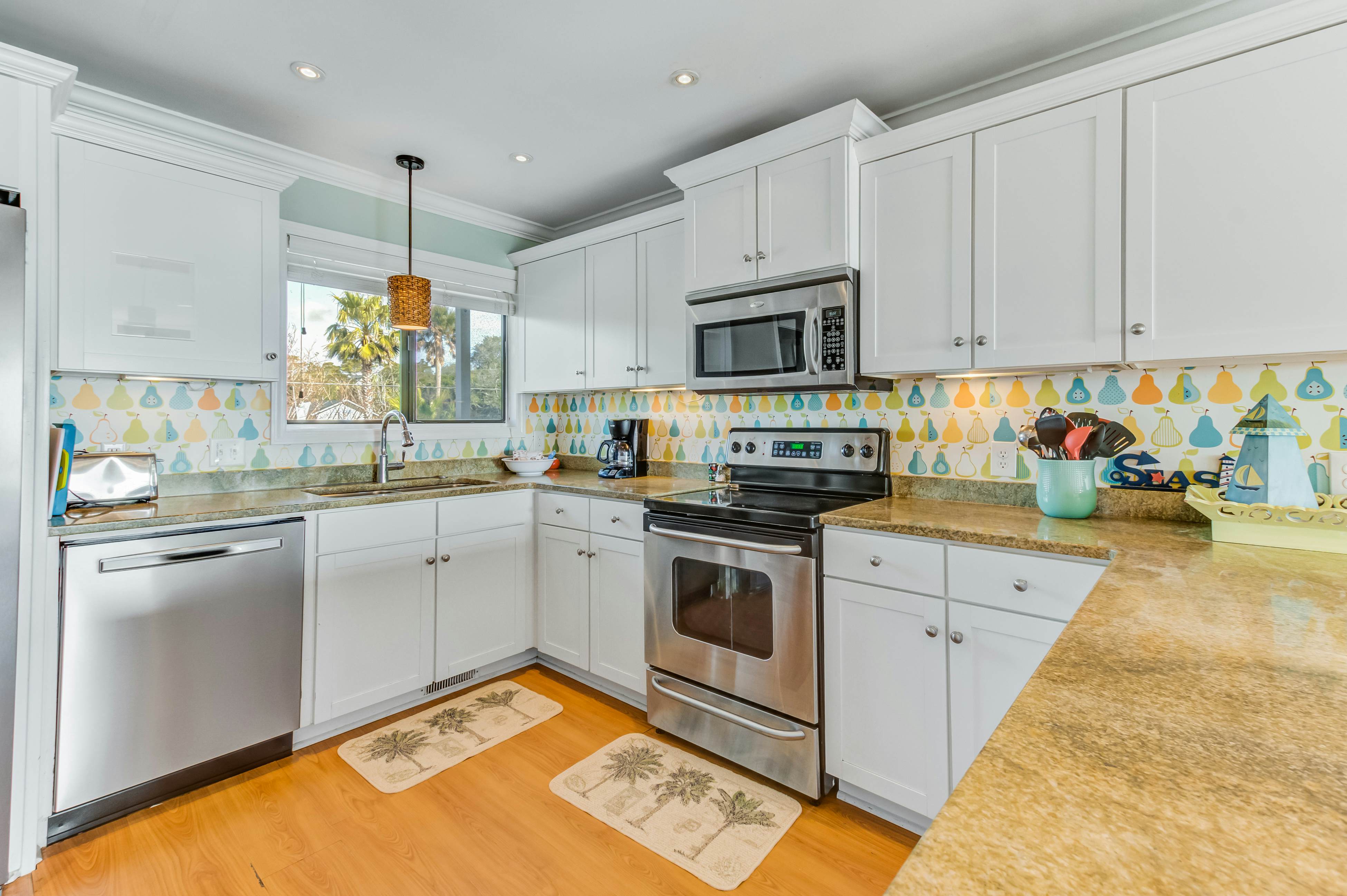 Oceanfront, event-friendly home with multiple decks & WiFi - 2 dogs ok