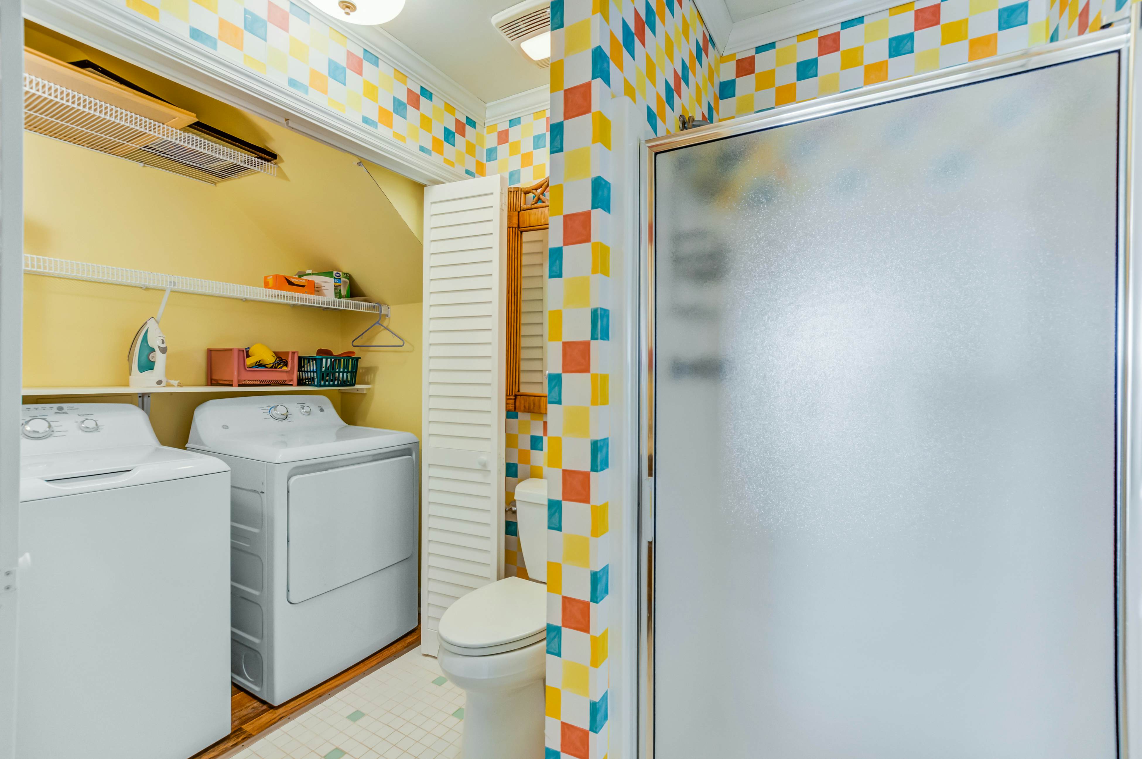 Oceanfront, event-friendly home with multiple decks & WiFi - 2 dogs ok