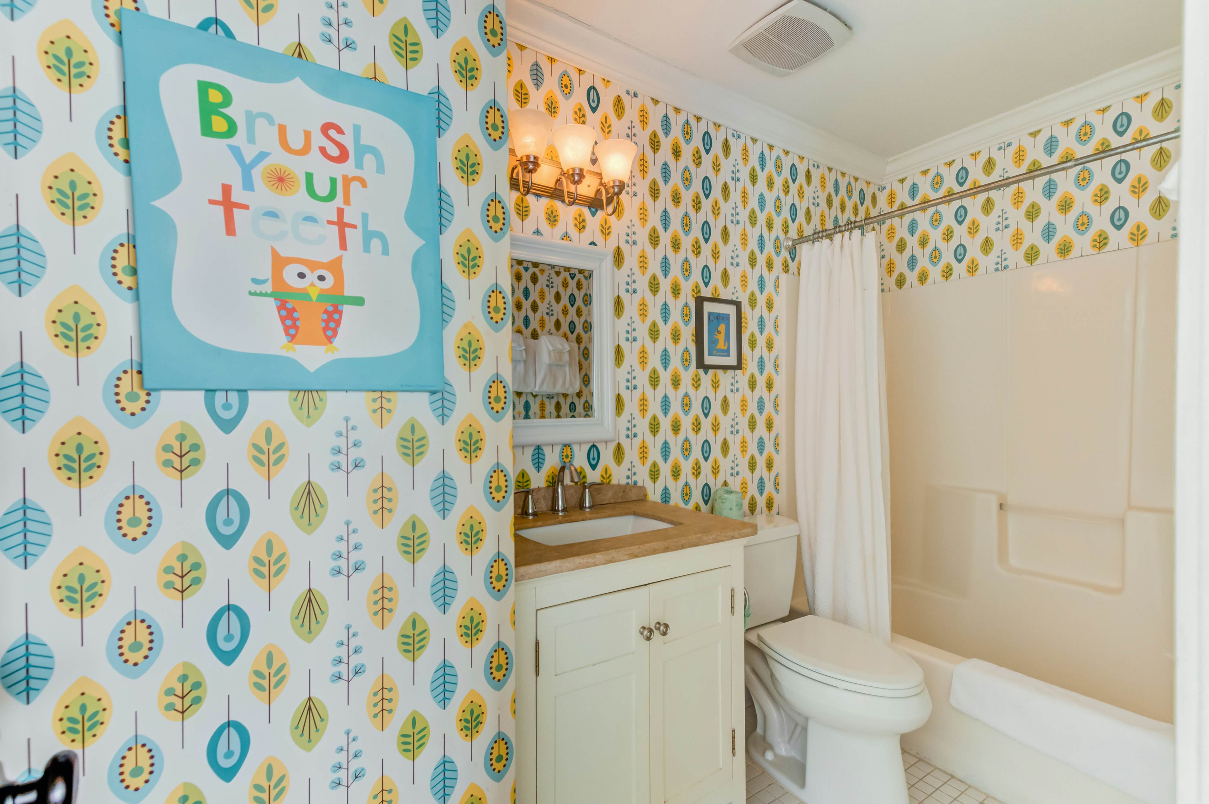 Oceanfront, event-friendly home with multiple decks & WiFi - 2 dogs ok