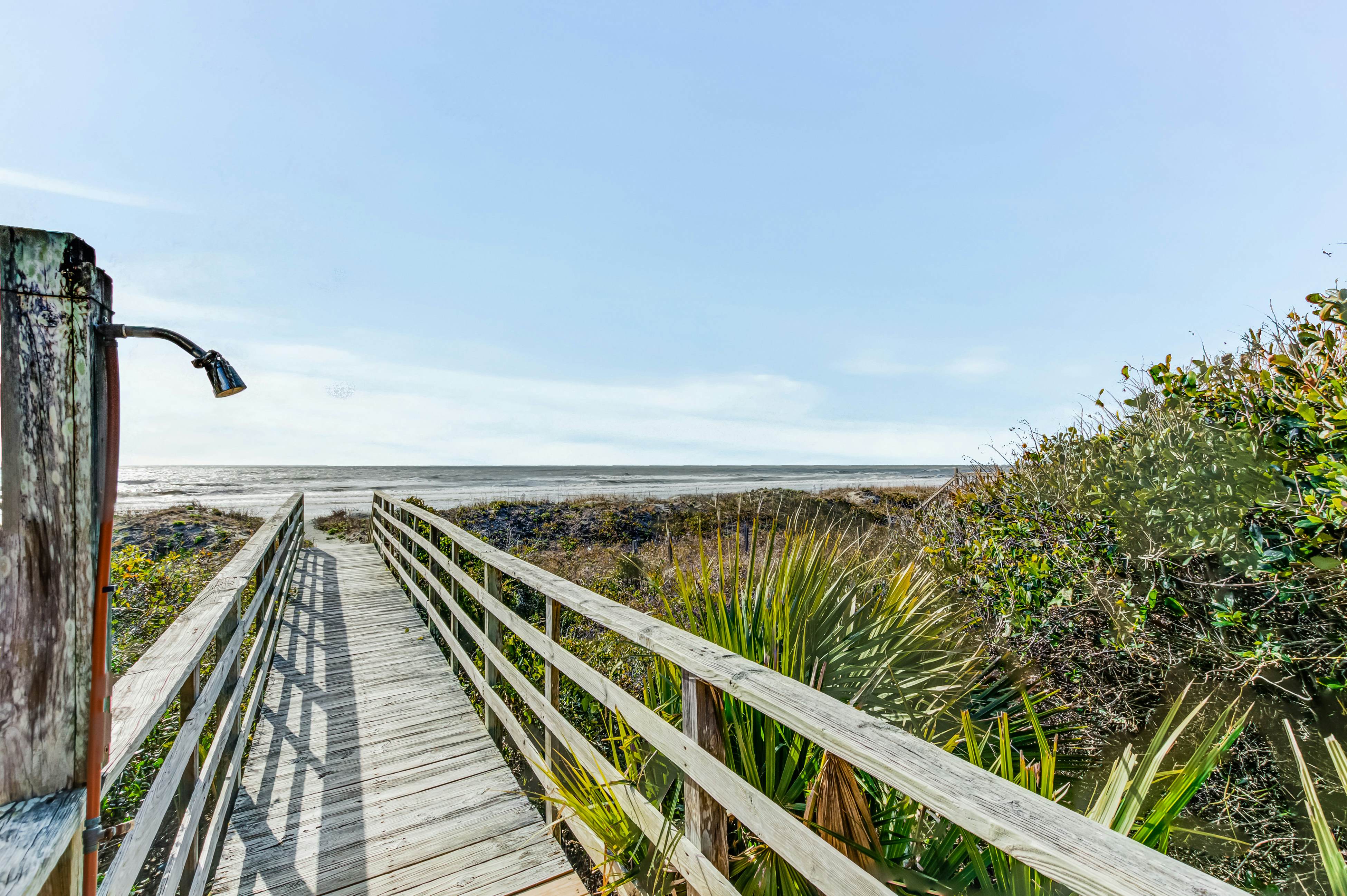 Oceanfront, event-friendly home with multiple decks & WiFi - 2 dogs ok