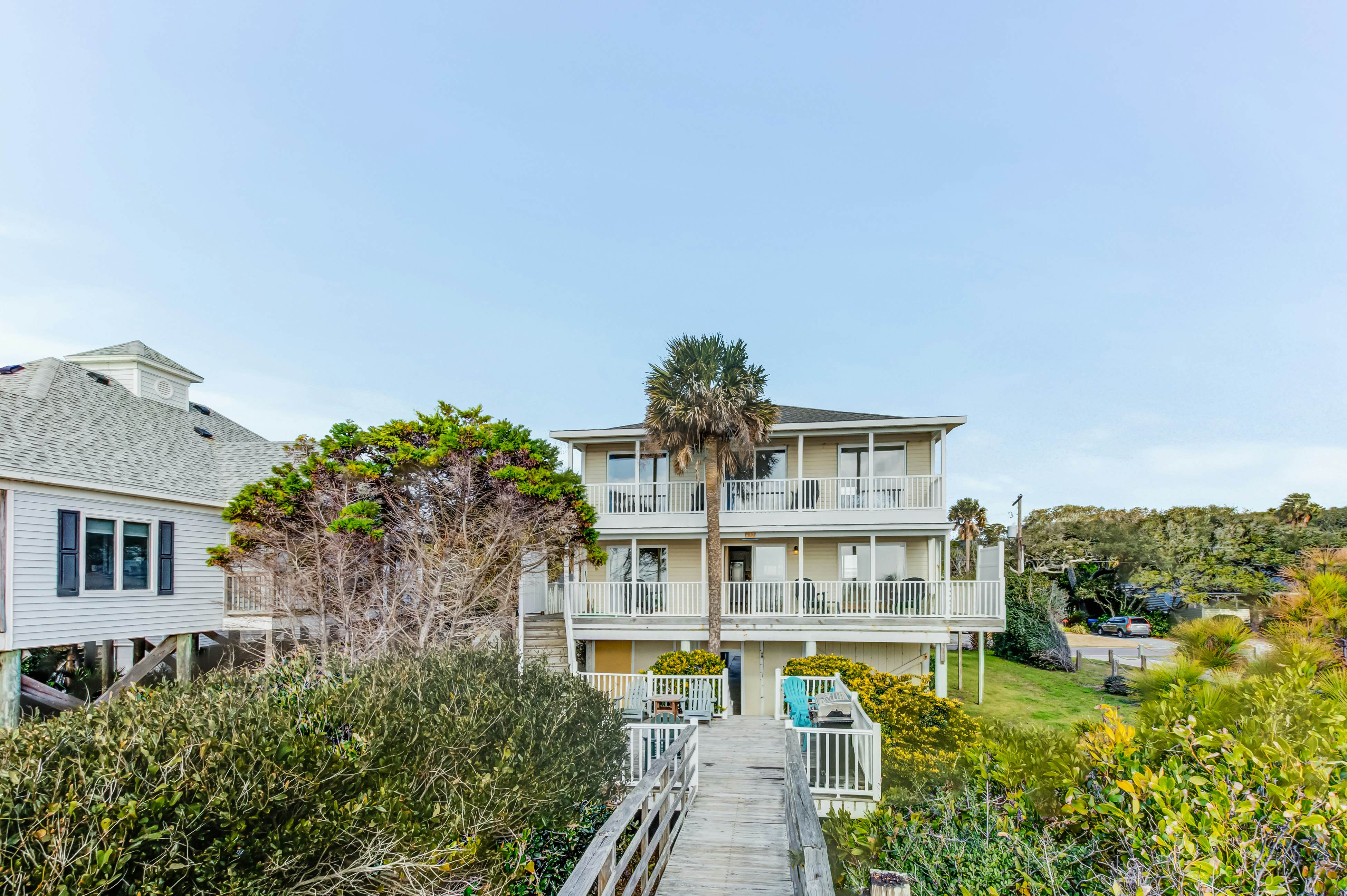 Oceanfront, event-friendly home with multiple decks & WiFi - 2 dogs ok