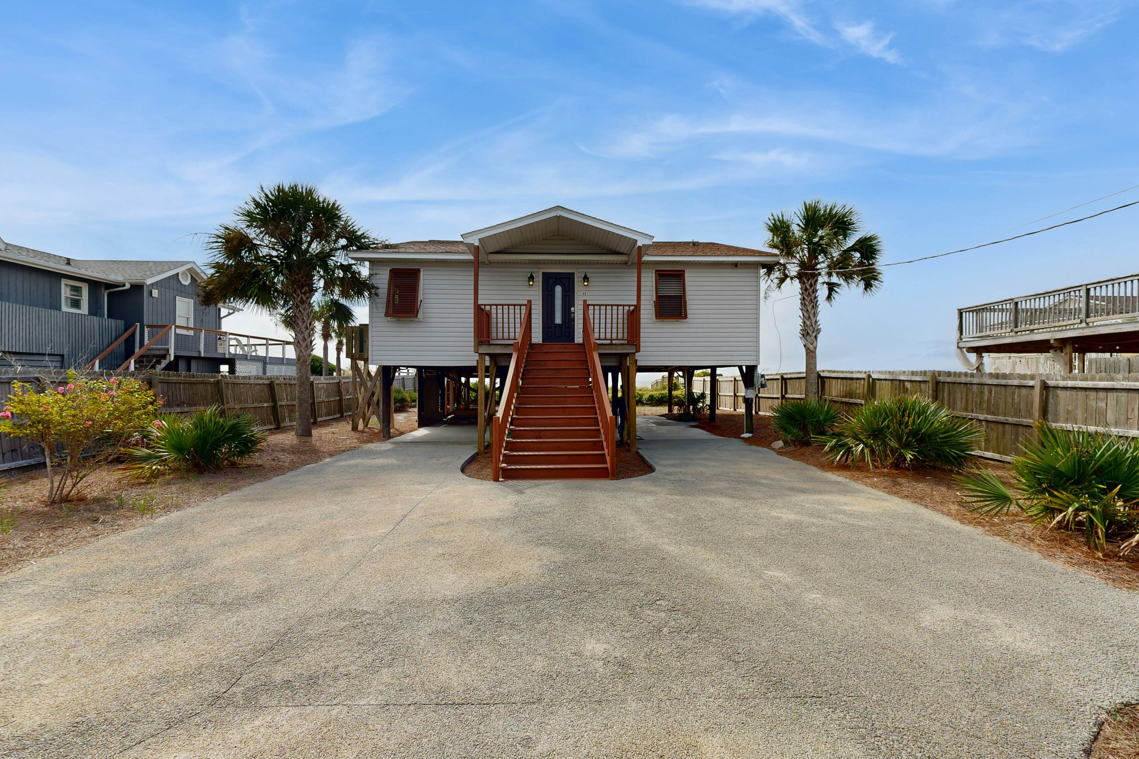 Oceanfront Property 'Folly Drifter' w/ Beach Access & Private Deck